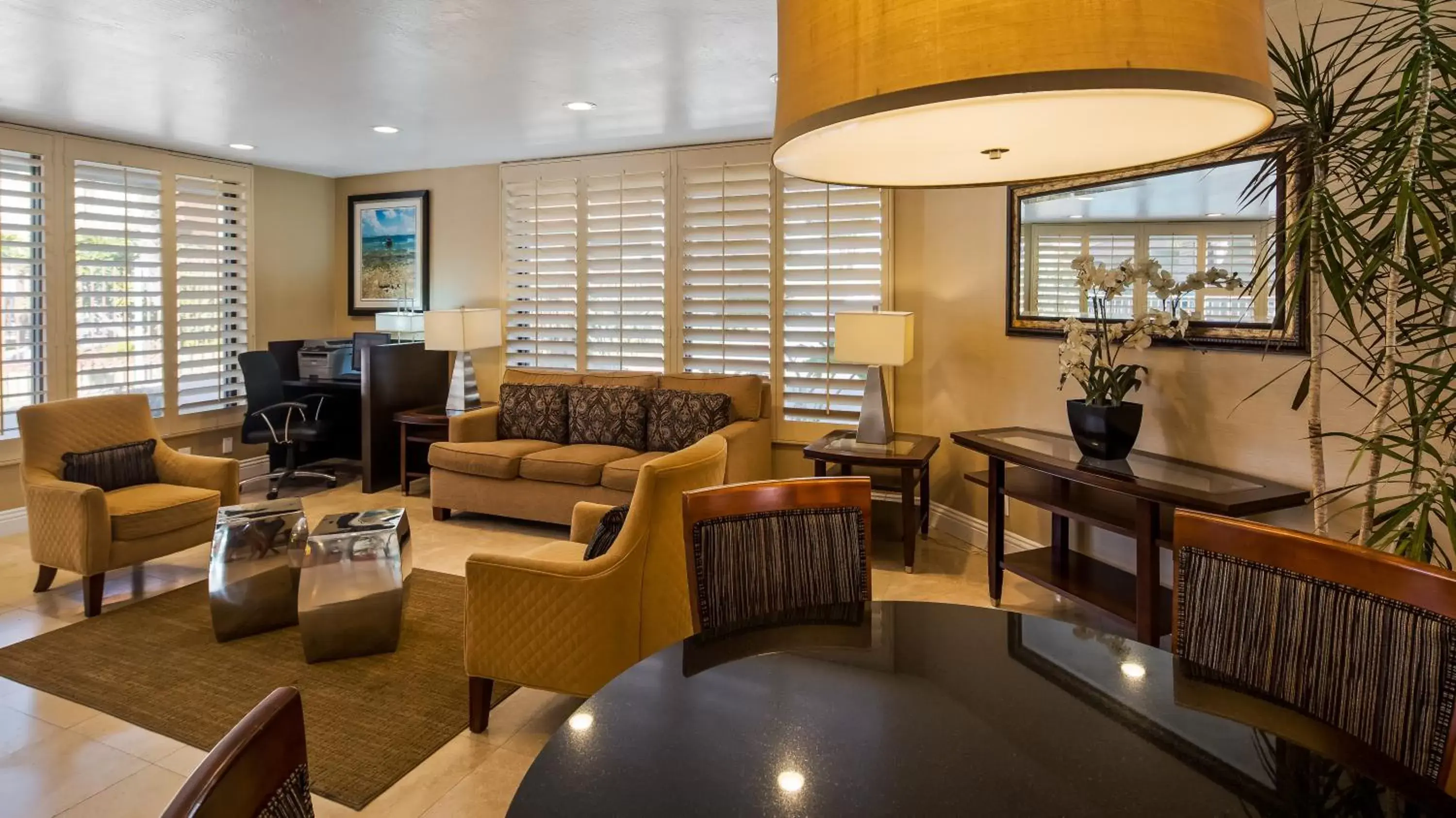 Lobby or reception, Lounge/Bar in Best Western Oceanside Inn