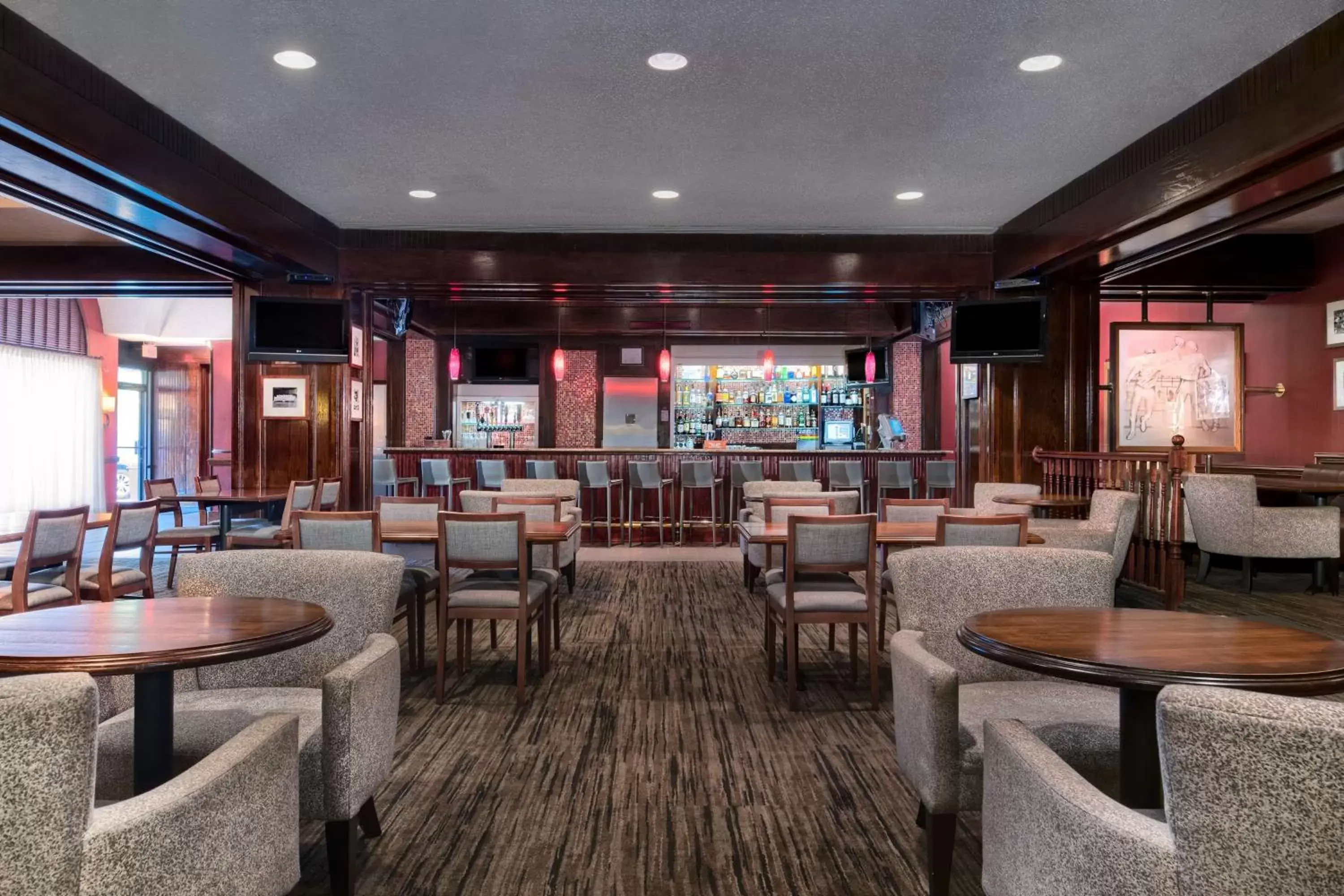 Restaurant/places to eat, Lounge/Bar in DoubleTree by Hilton Philadelphia Airport