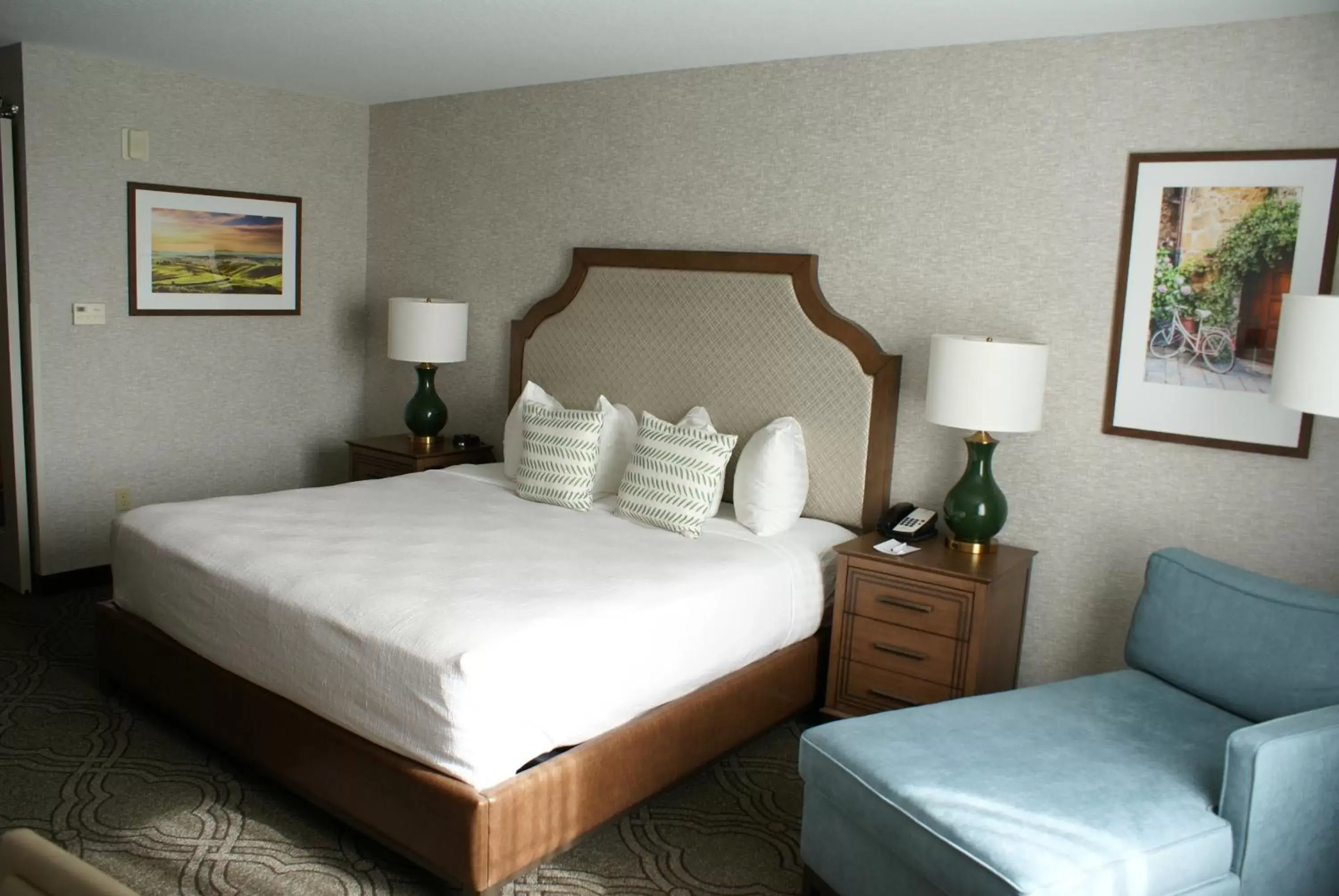 Photo of the whole room, Bed in Best Western Premier Pasco Inn and Suites