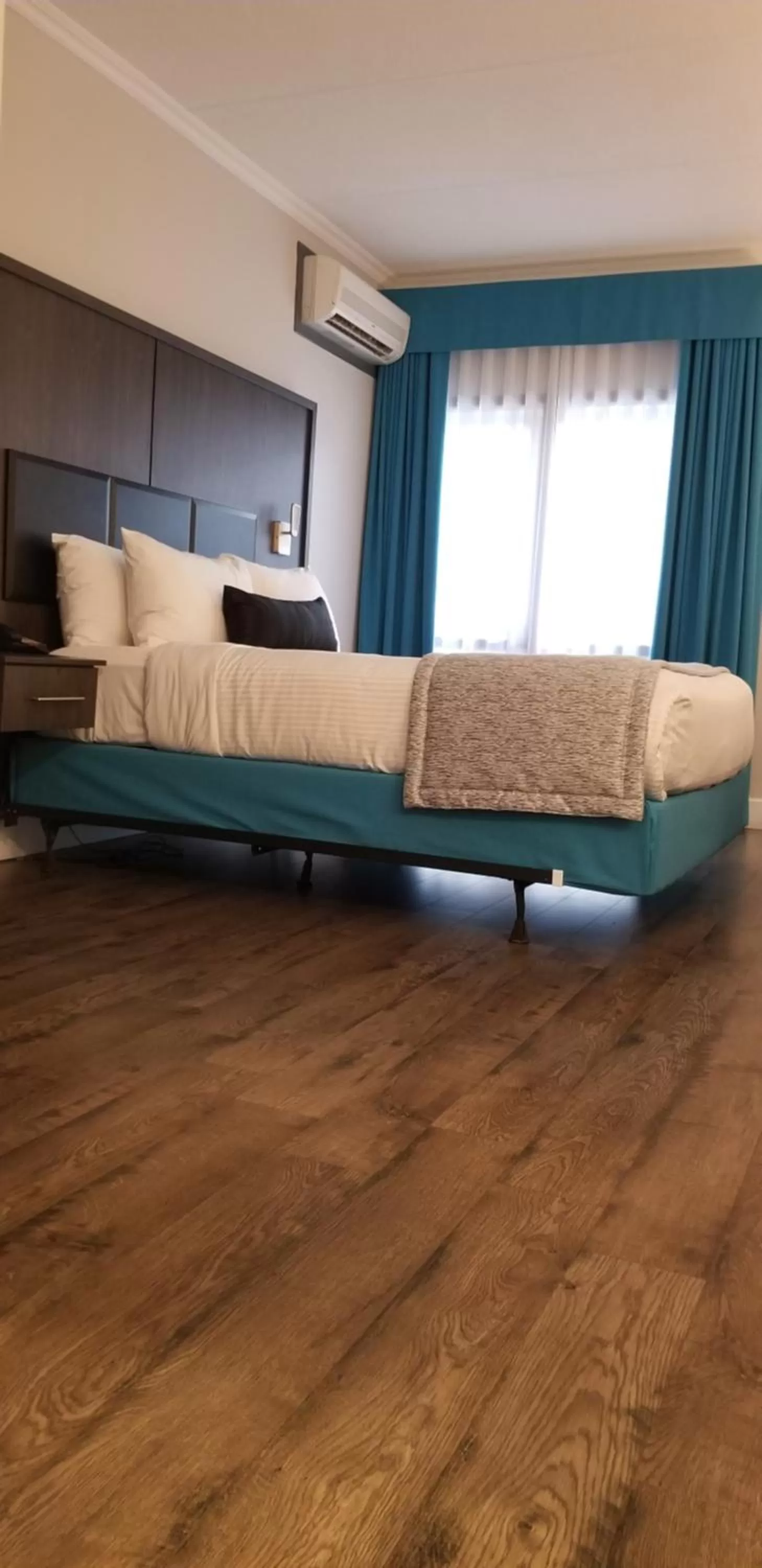 Photo of the whole room, Bed in Best Western Laval-Montreal & Conference Centre