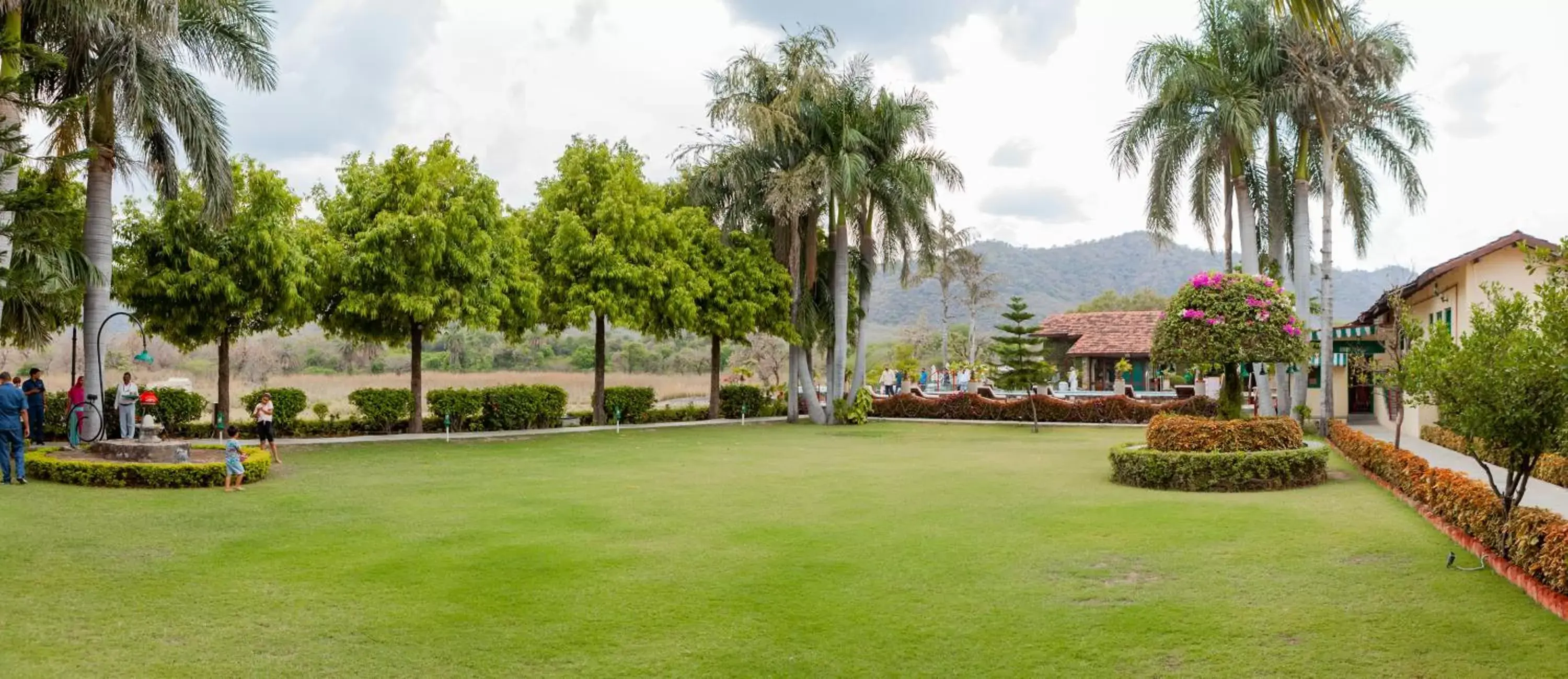 Garden in Shikarbadi Hotel - Heritage by HRH Group of Hotels
