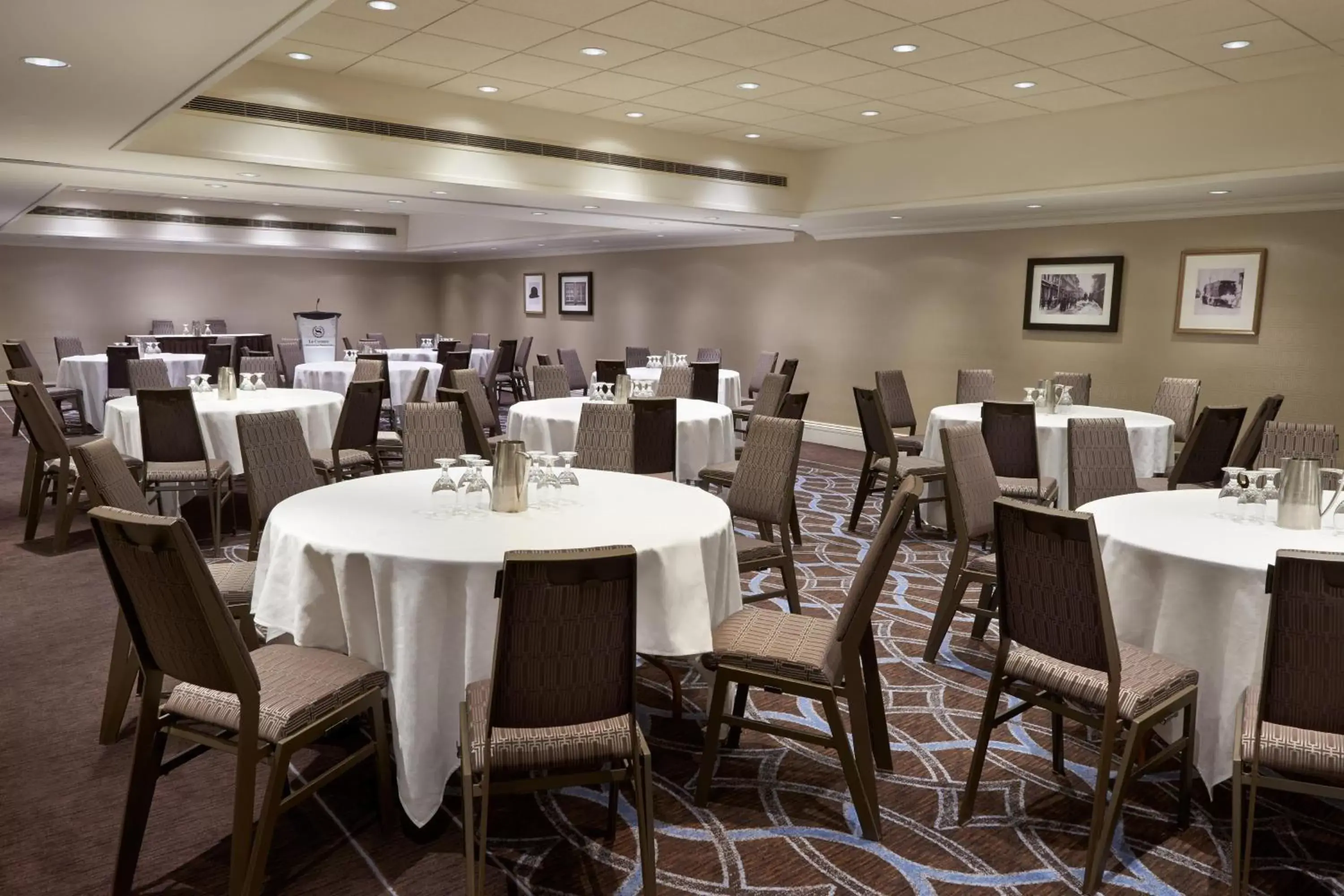 Meeting/conference room, Restaurant/Places to Eat in Le Centre Sheraton Montreal Hotel