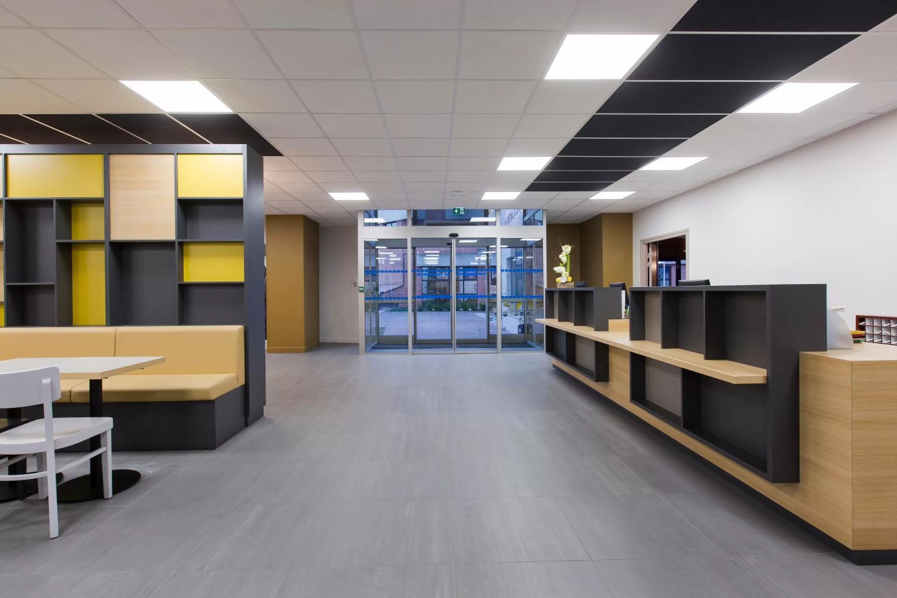 Lobby or reception in B&B HOTEL Rouen Centre