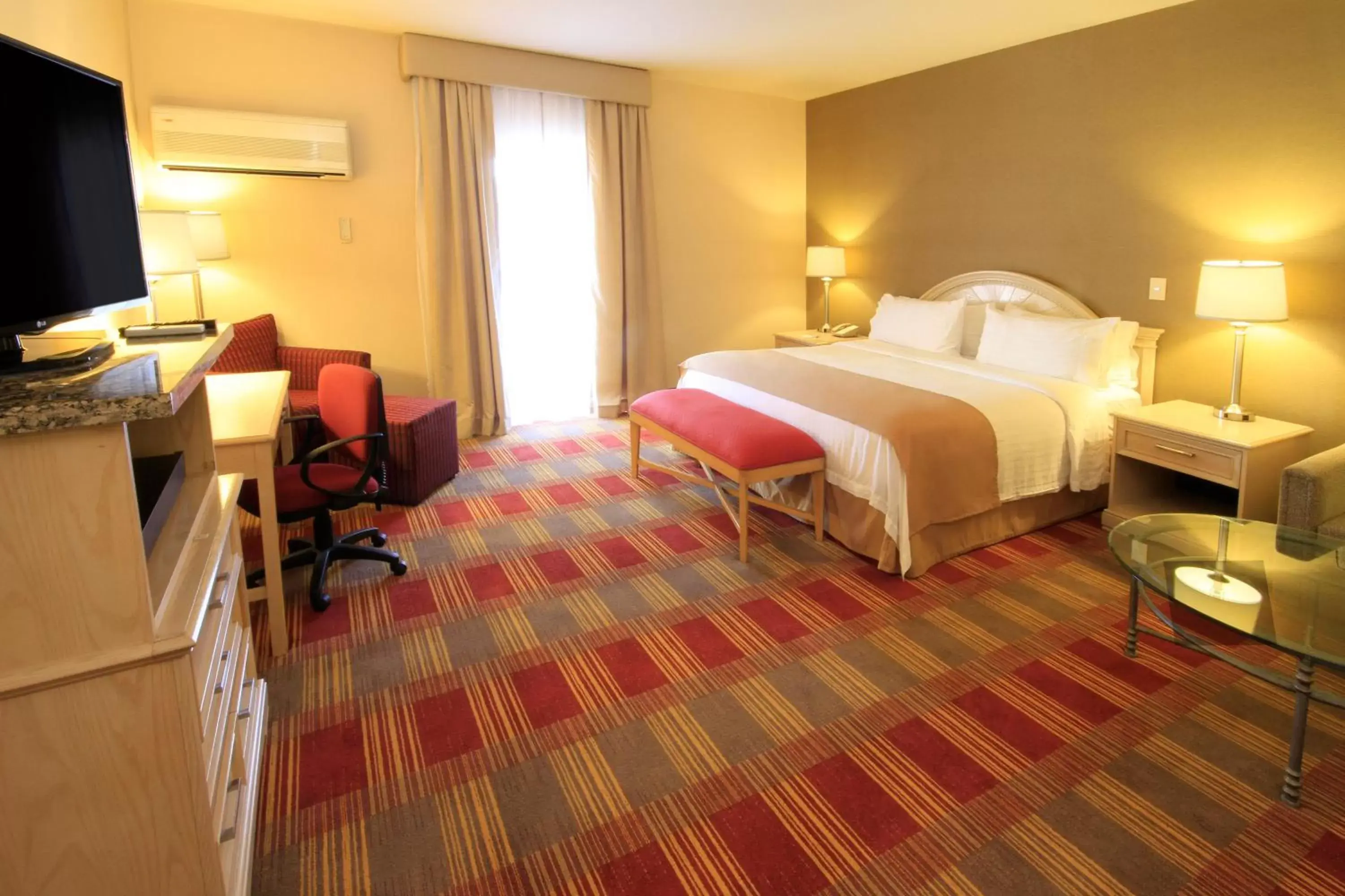 Photo of the whole room, Bed in Holiday Inn Monclova, an IHG Hotel