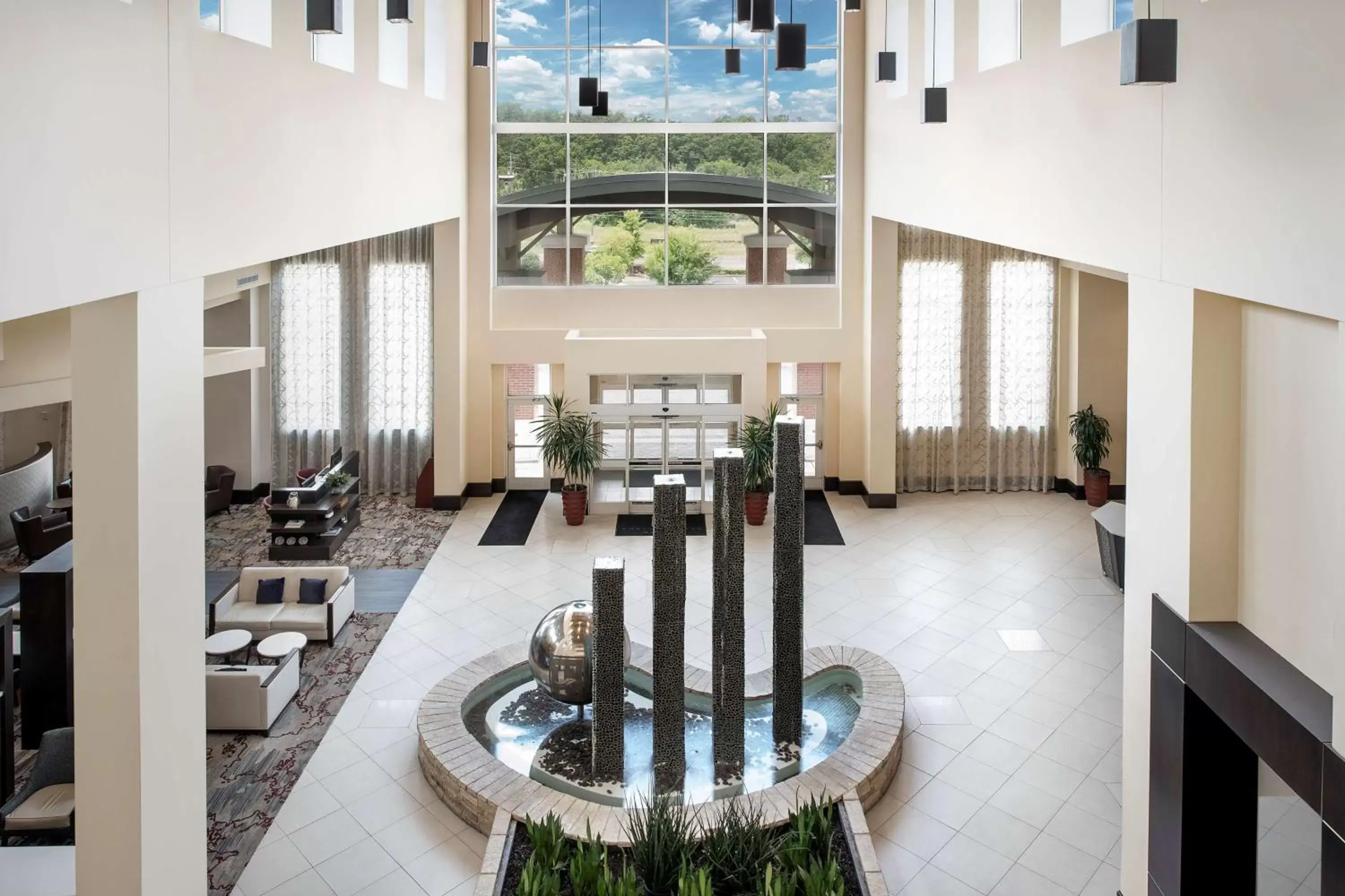 Lobby or reception, Restaurant/Places to Eat in Embassy Suites by Hilton Birmingham Hoover