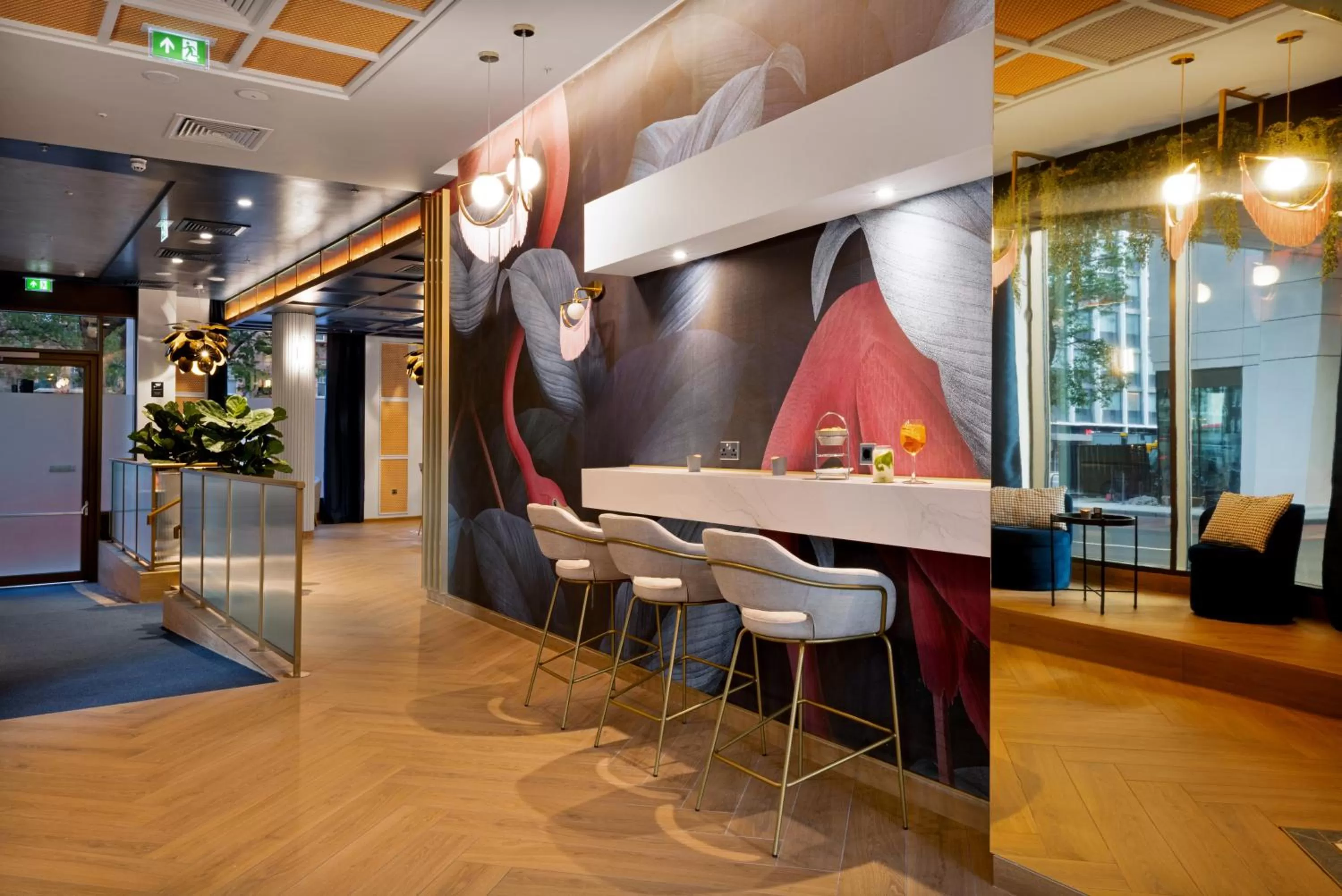 Lounge or bar in Riu Plaza London Victoria