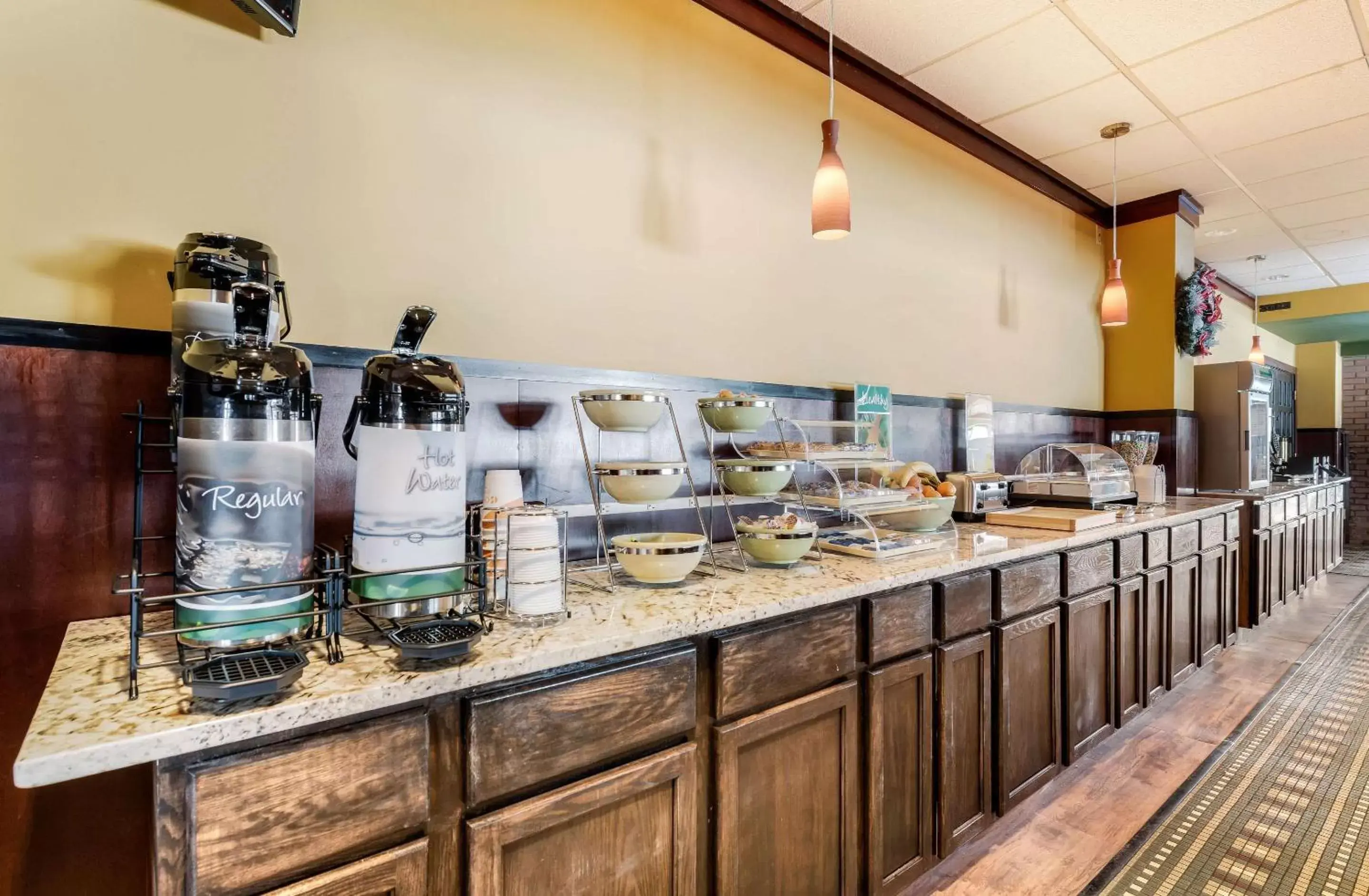 Restaurant/places to eat in Quality Inn & Suites Restaurant/places to eat in Quality Inn & Suites