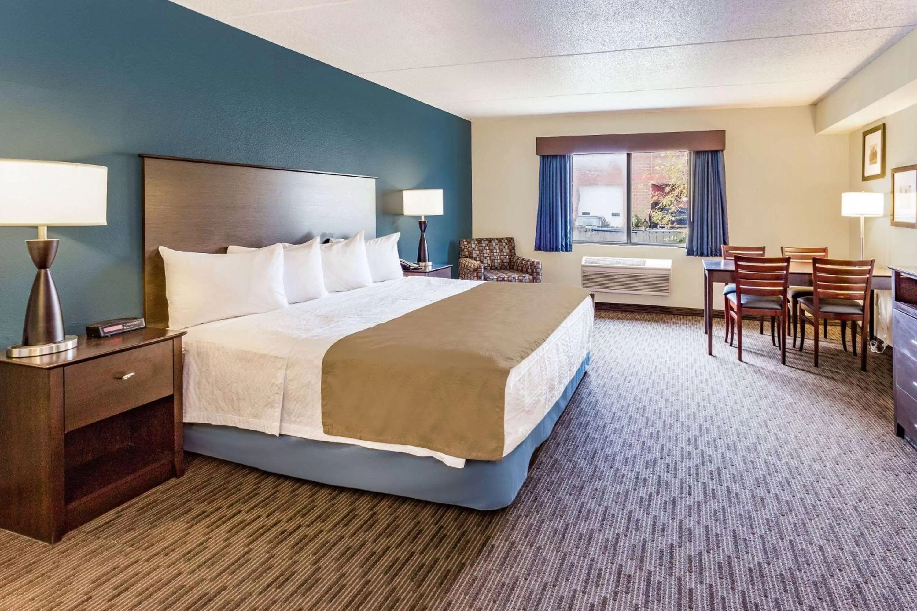 Photo of the whole room, Bed in AmericInn by Wyndham Hotel and Suites Long Lake