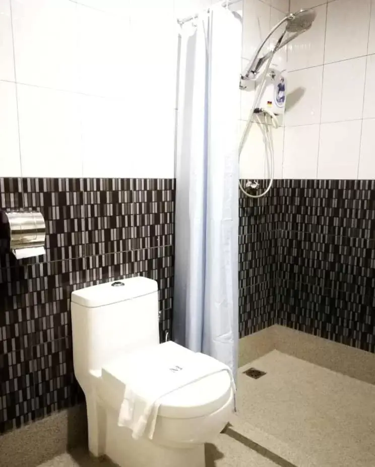 Bathroom in Merilton Hotel