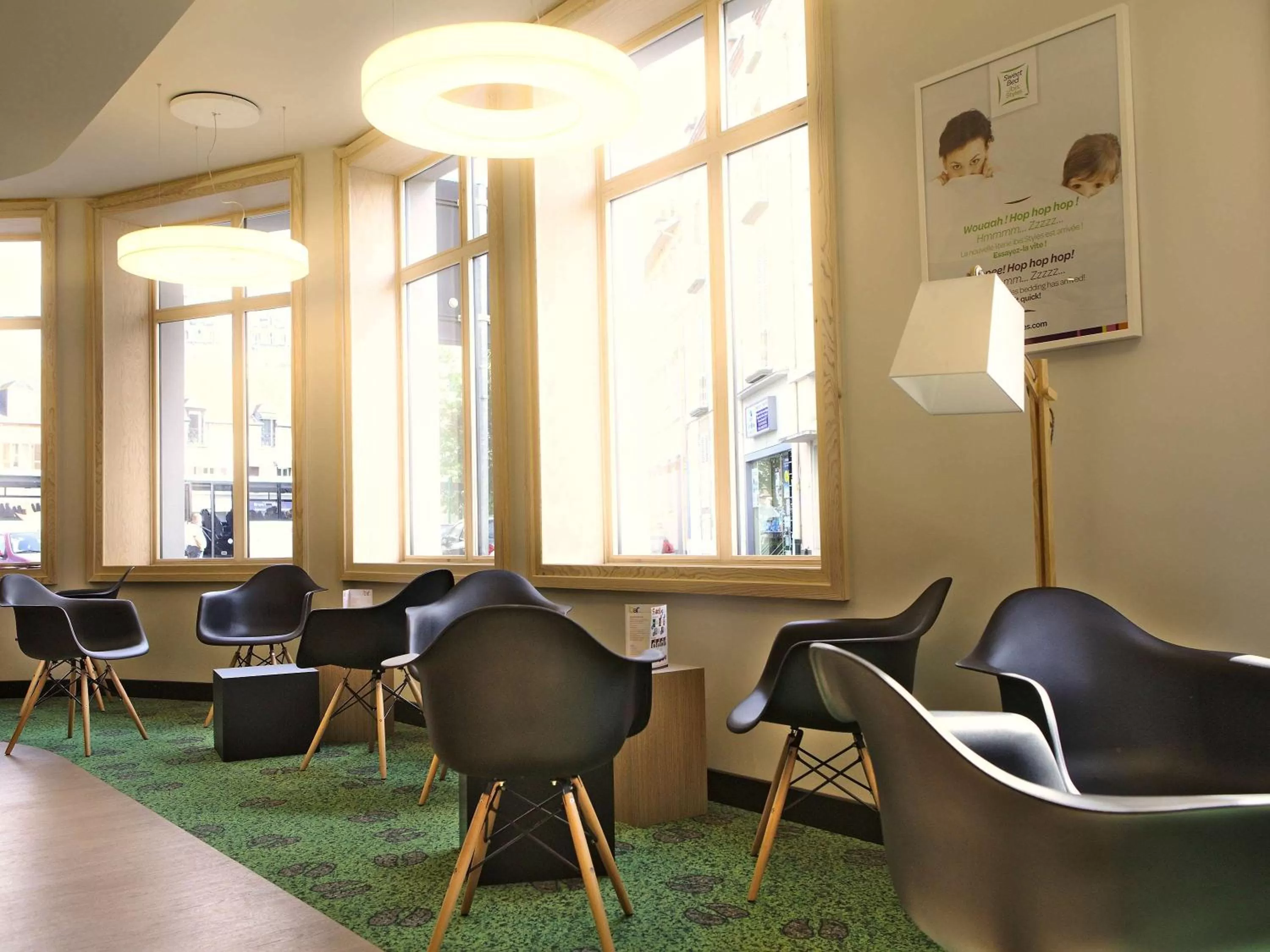 Lounge or bar in ibis Styles Moulins Centre