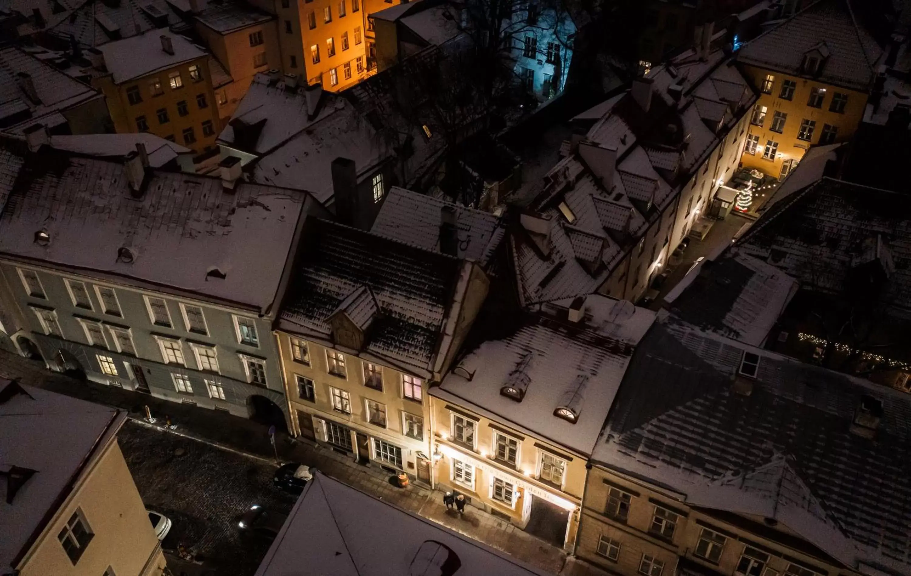 Property building, Bird's-eye View in Meriton Old Town Garden Hotel