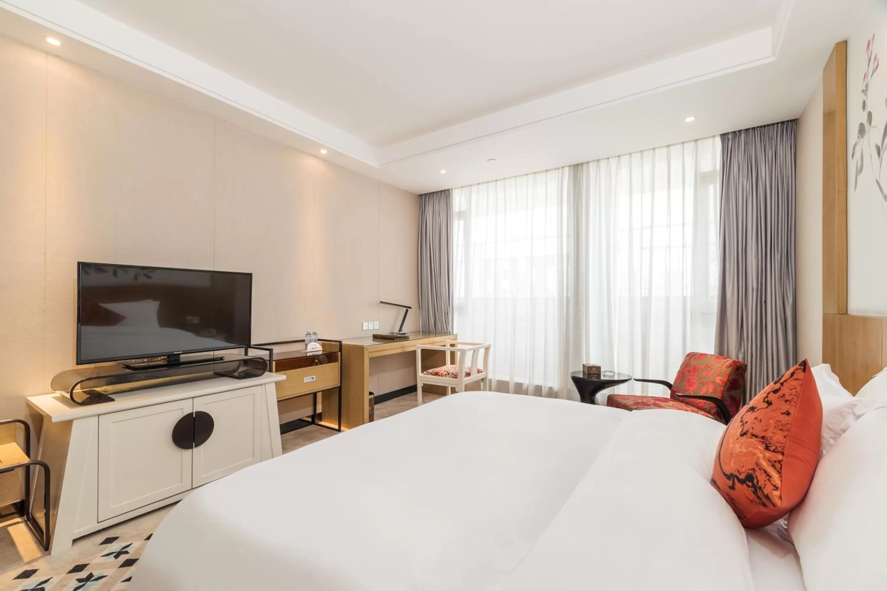 Bed, TV/Entertainment Center in Paco Hotel Suyuan Metro Guangzhou