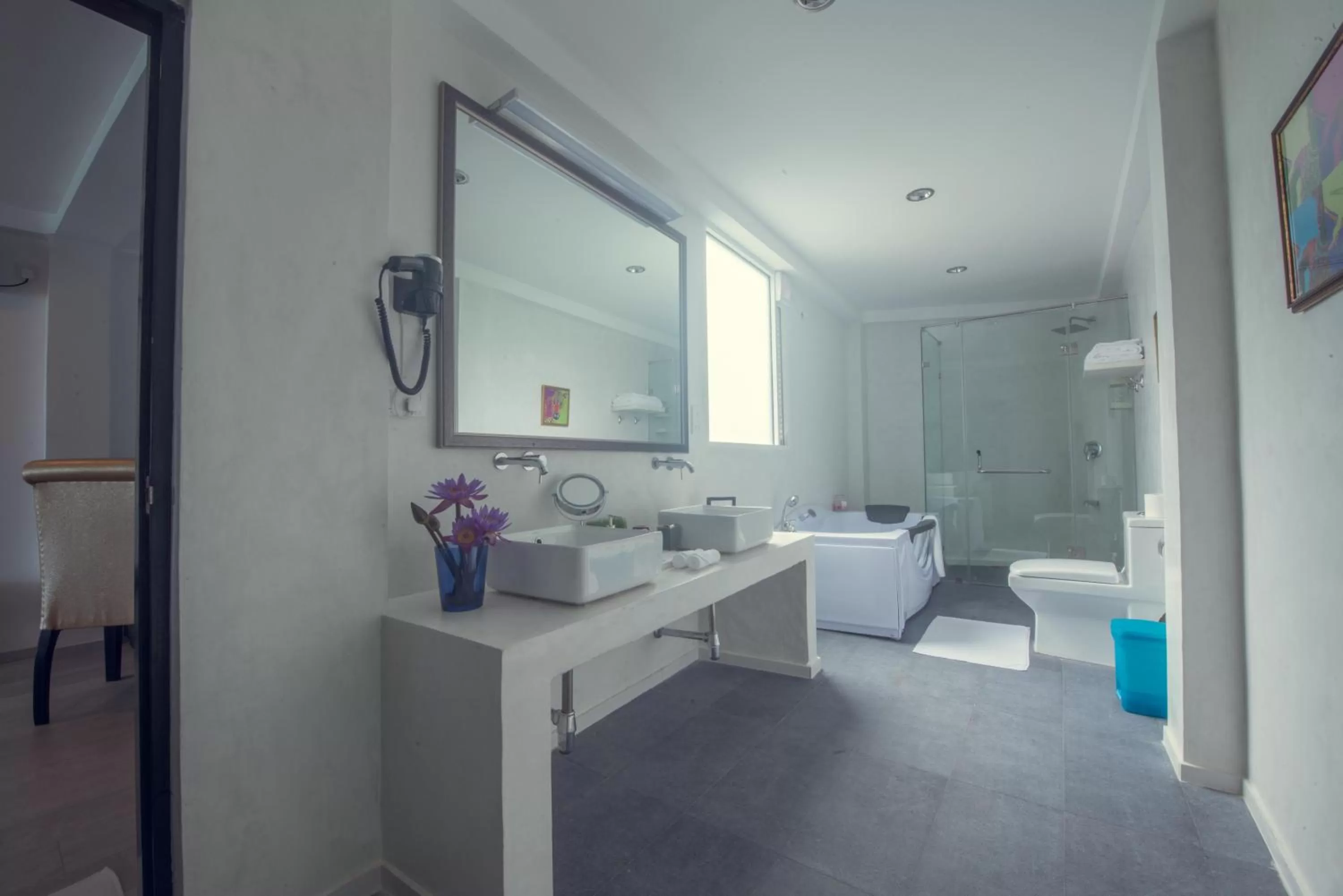 Bathroom, Bed in Levels Unawatuna