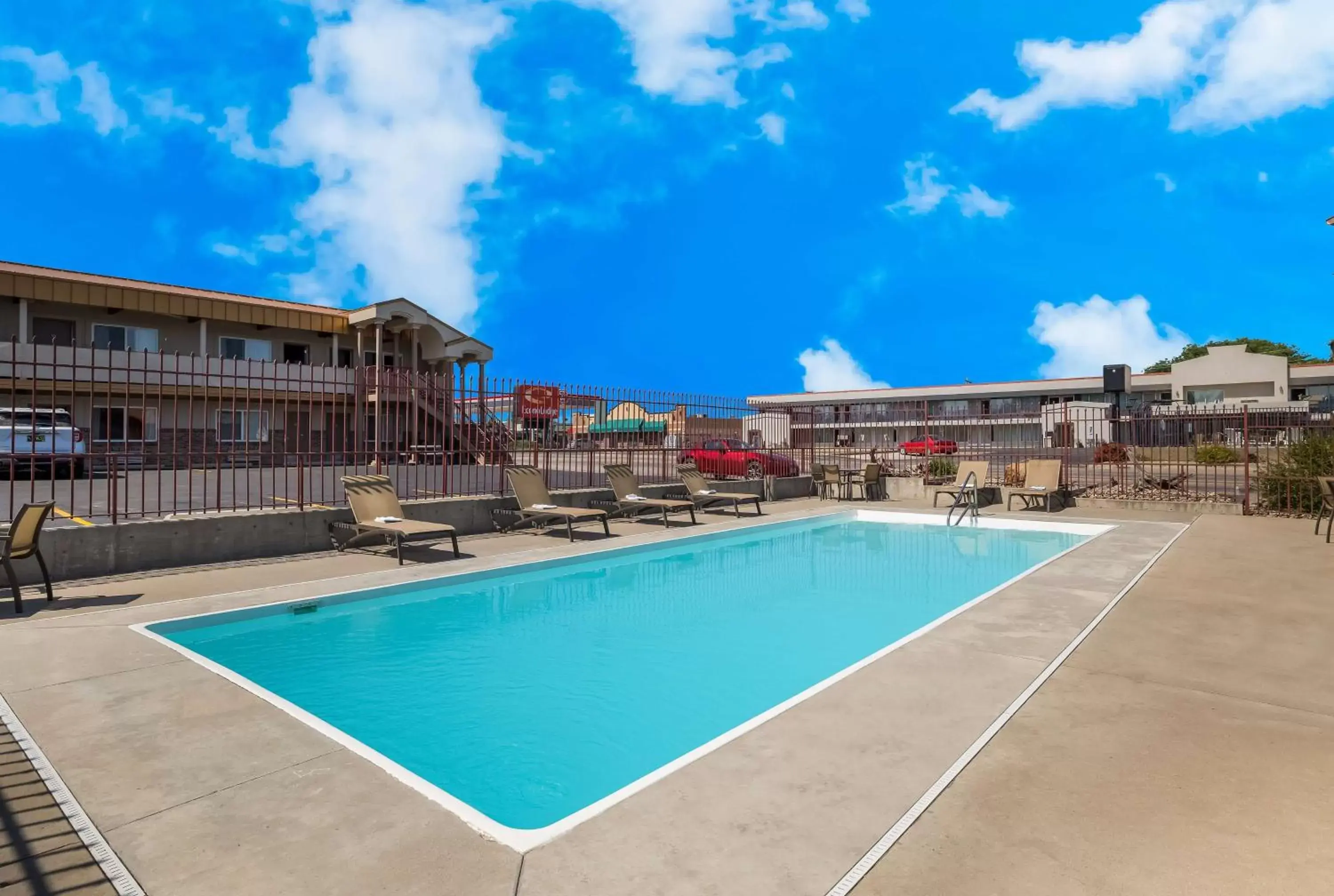 Pool view, Swimming Pool in Best Western Plains Motel