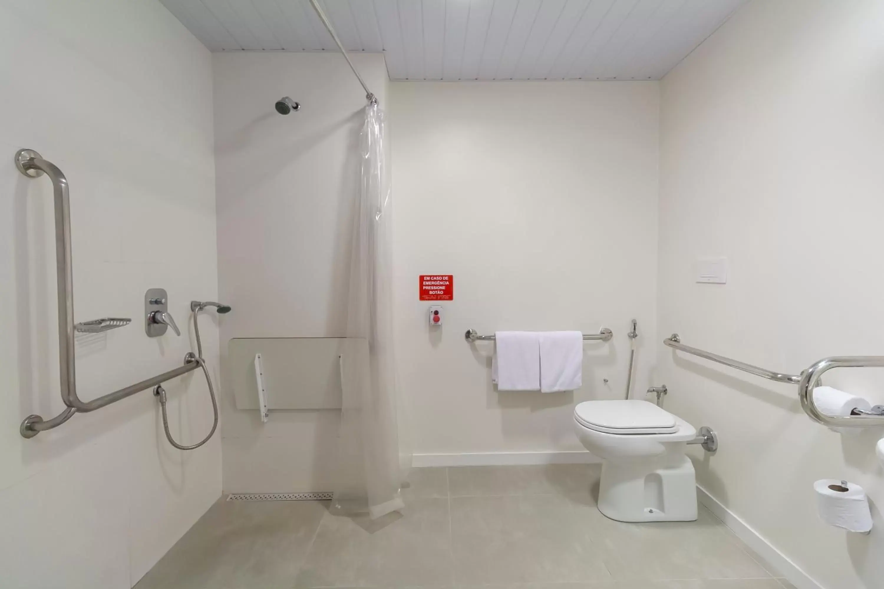 Bathroom in ibis budget Blumenau