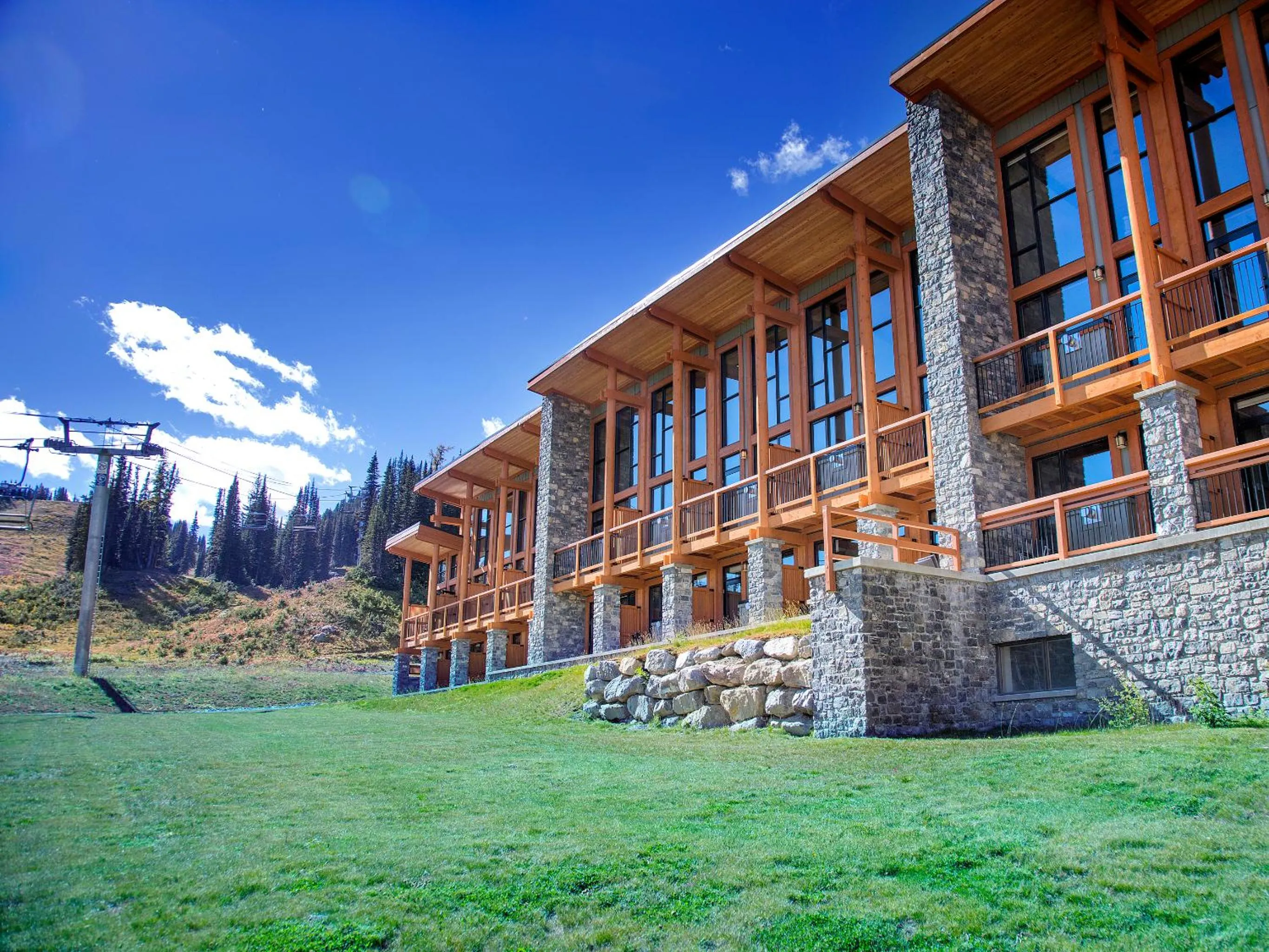 Facade/entrance in Sunshine Mountain Lodge