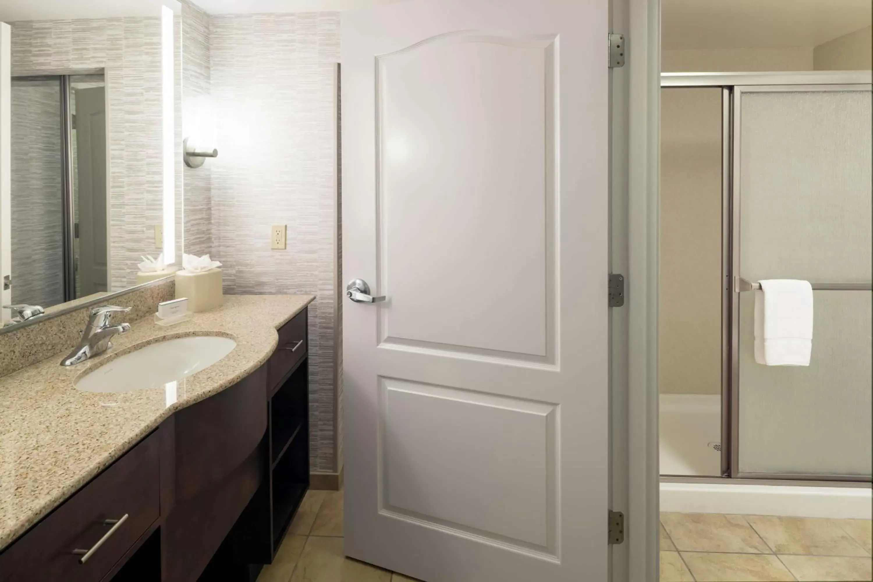 Bathroom in Homewood Suites by Hilton Fresno Airport/Clovis