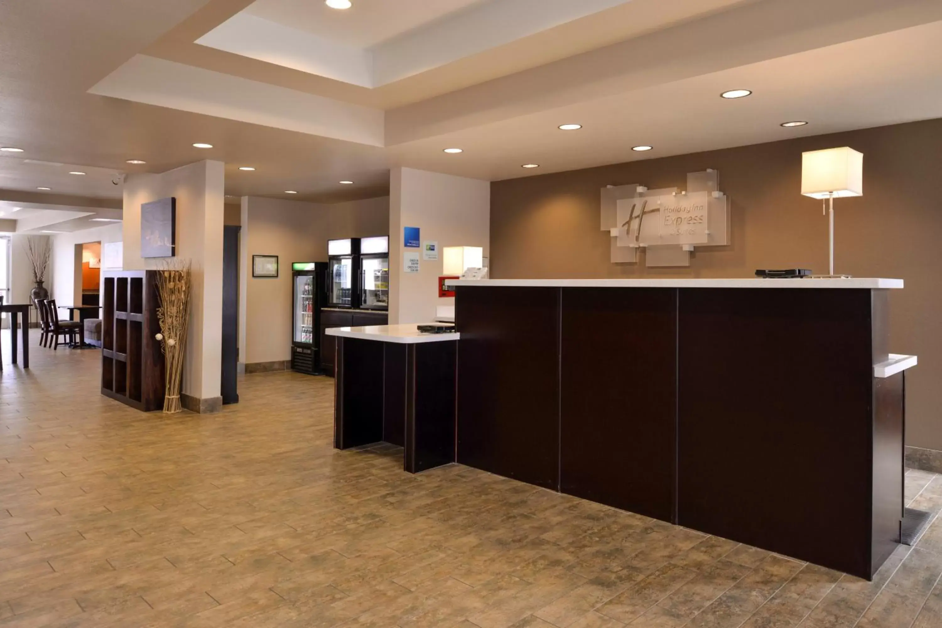 Lobby or reception, Lobby/Reception in Holiday Inn Express & Suites Williams, an IHG Hotel
