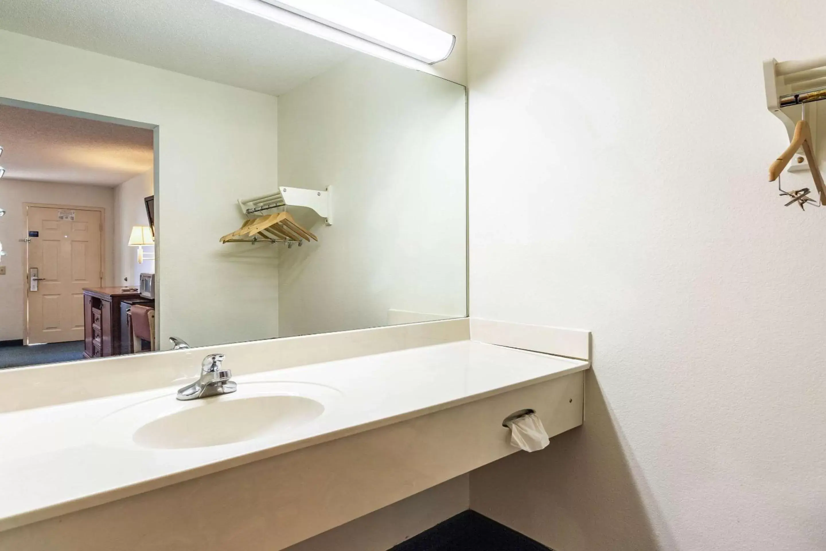 Photo of the whole room, Bathroom in Rodeway Inn