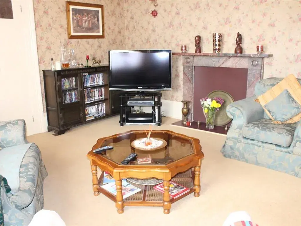 Living room, TV/Entertainment Center in Ashleigh House