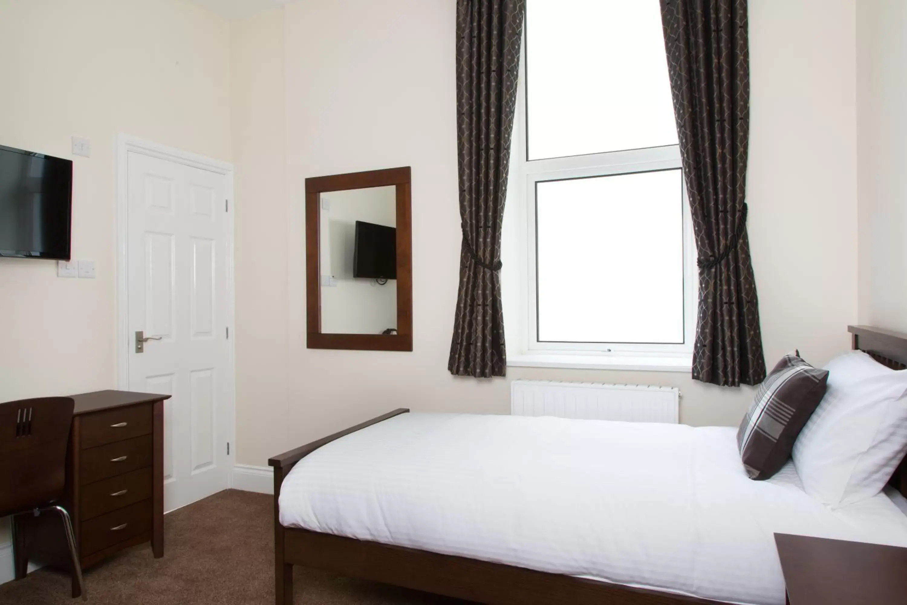 Bedroom, Bed in The Grosvenor Plymouth