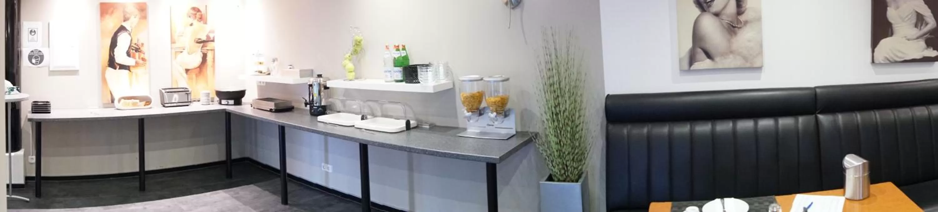 Restaurant/places to eat in Hotel Come In