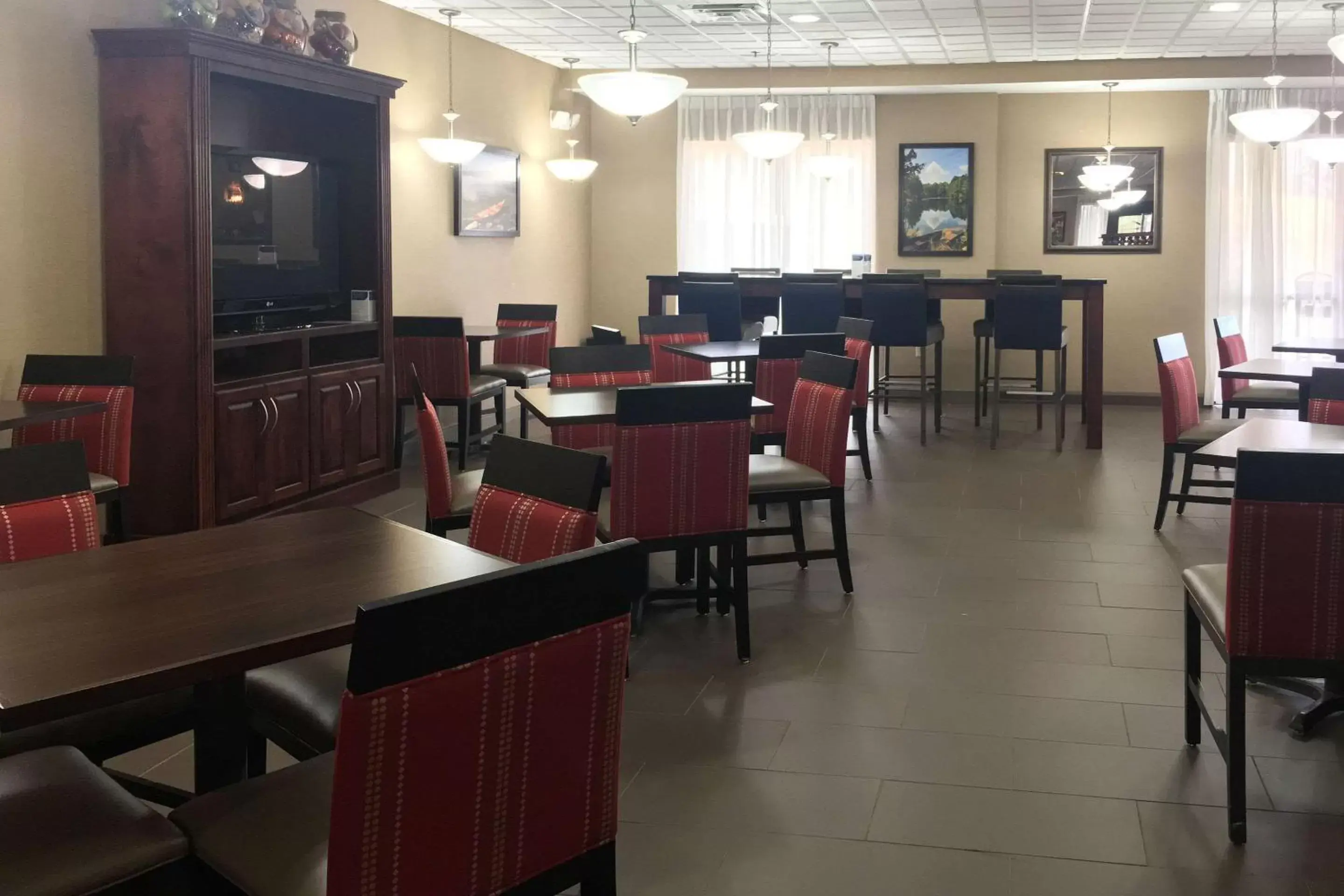 Restaurant/Places to Eat in Comfort Suites Commerce