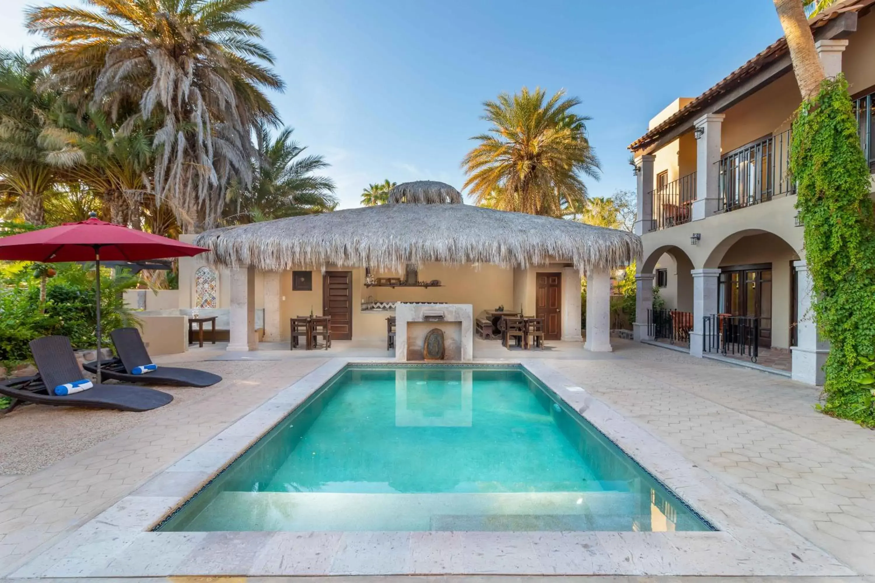 Swimming Pool in Hotel 1697 Loreto