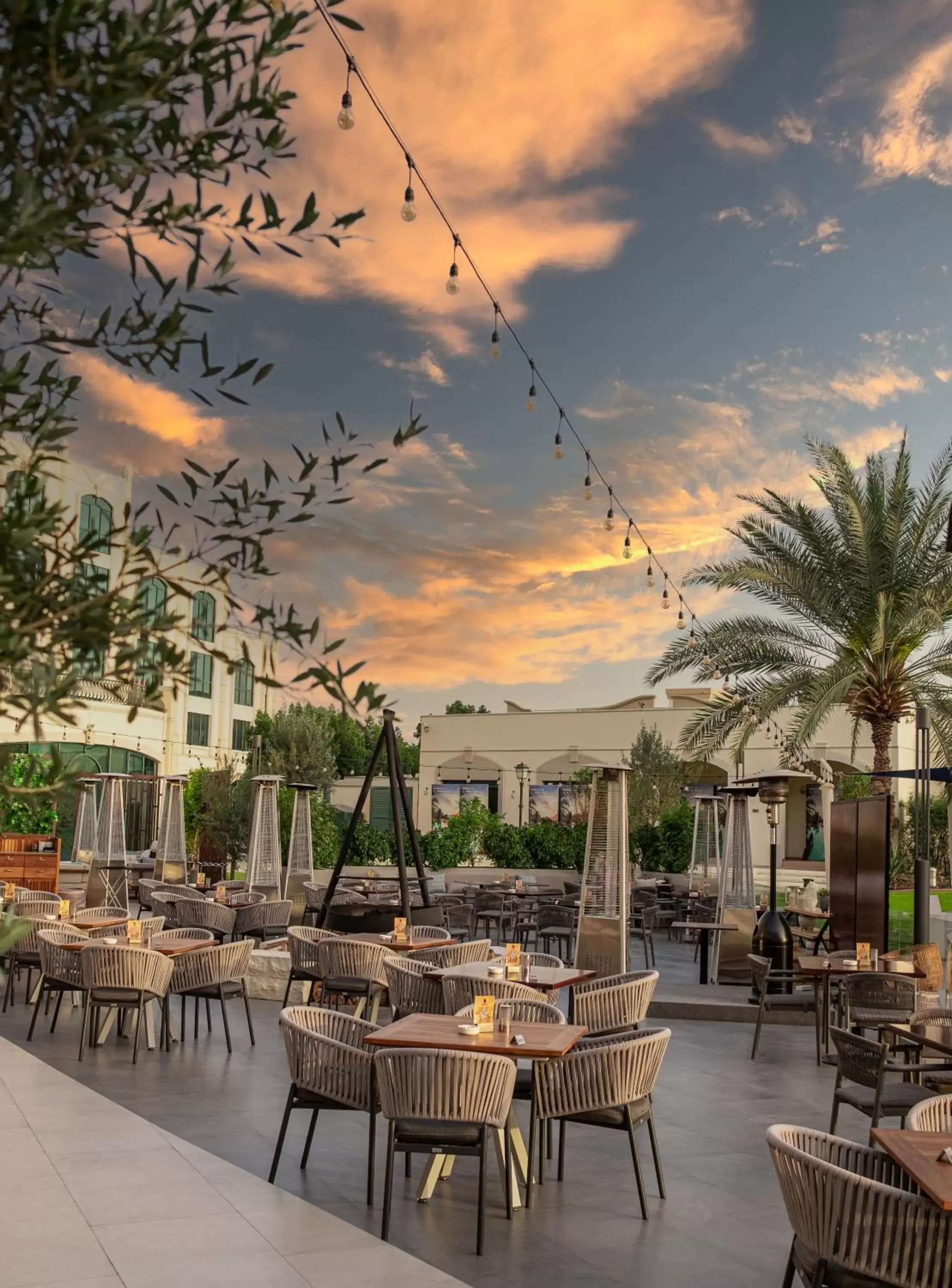 Patio, Restaurant/Places to Eat in Al Ain Rotana