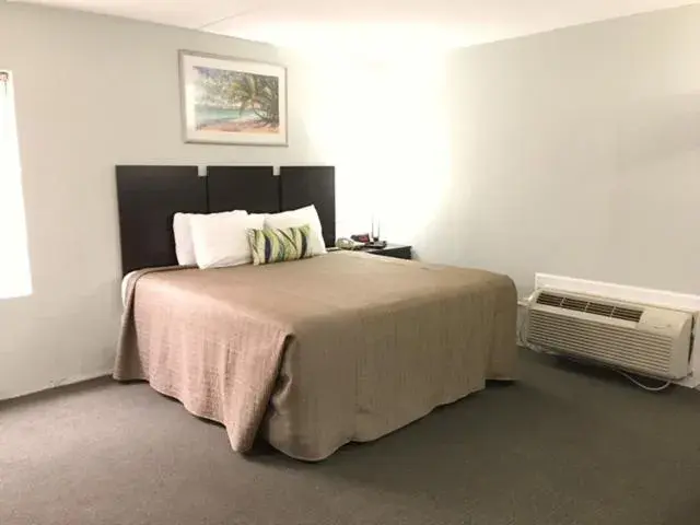Bed in Ocean Plaza Motel