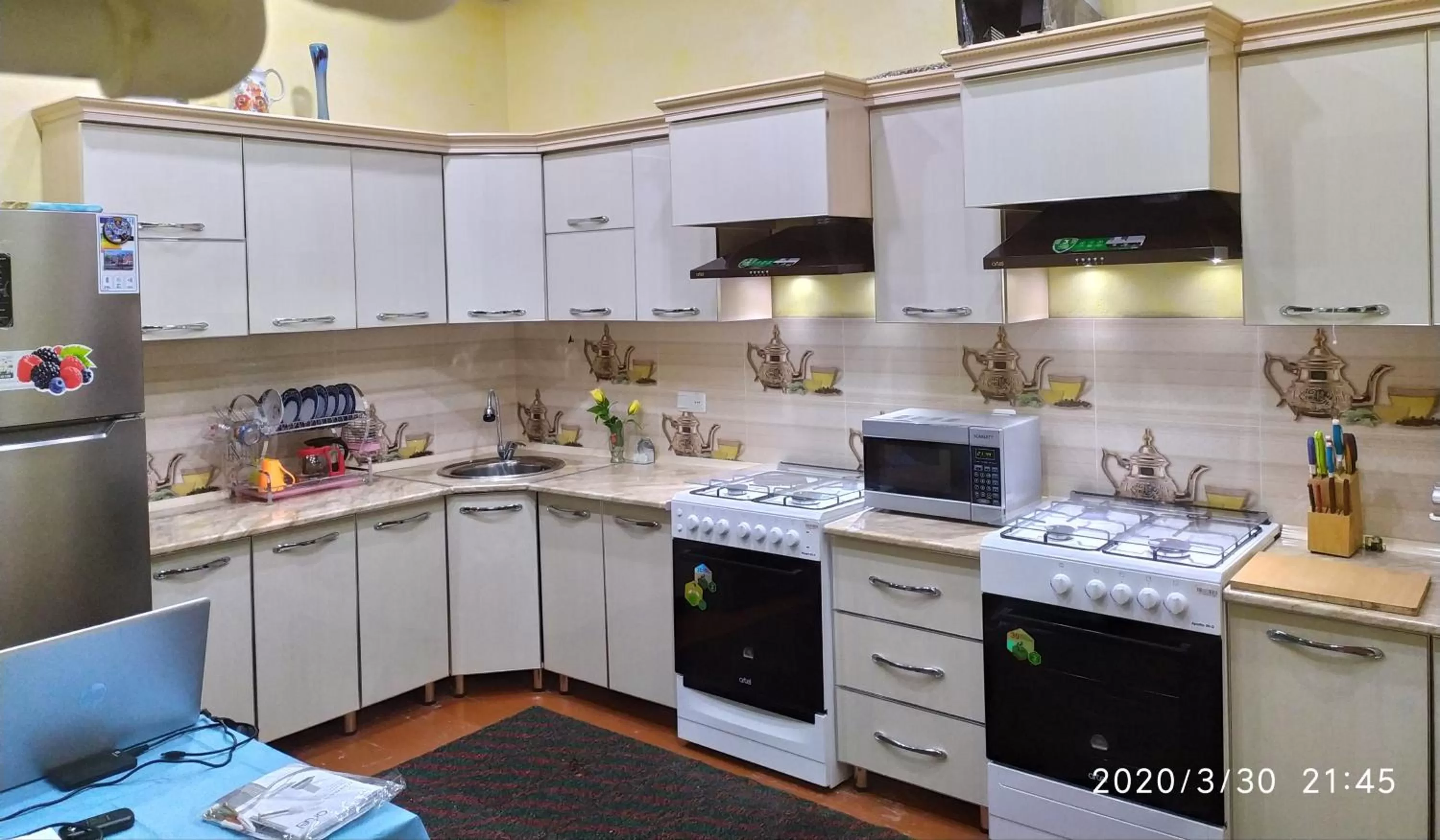 Kitchen or kitchenette in Art House Boutique Hotel