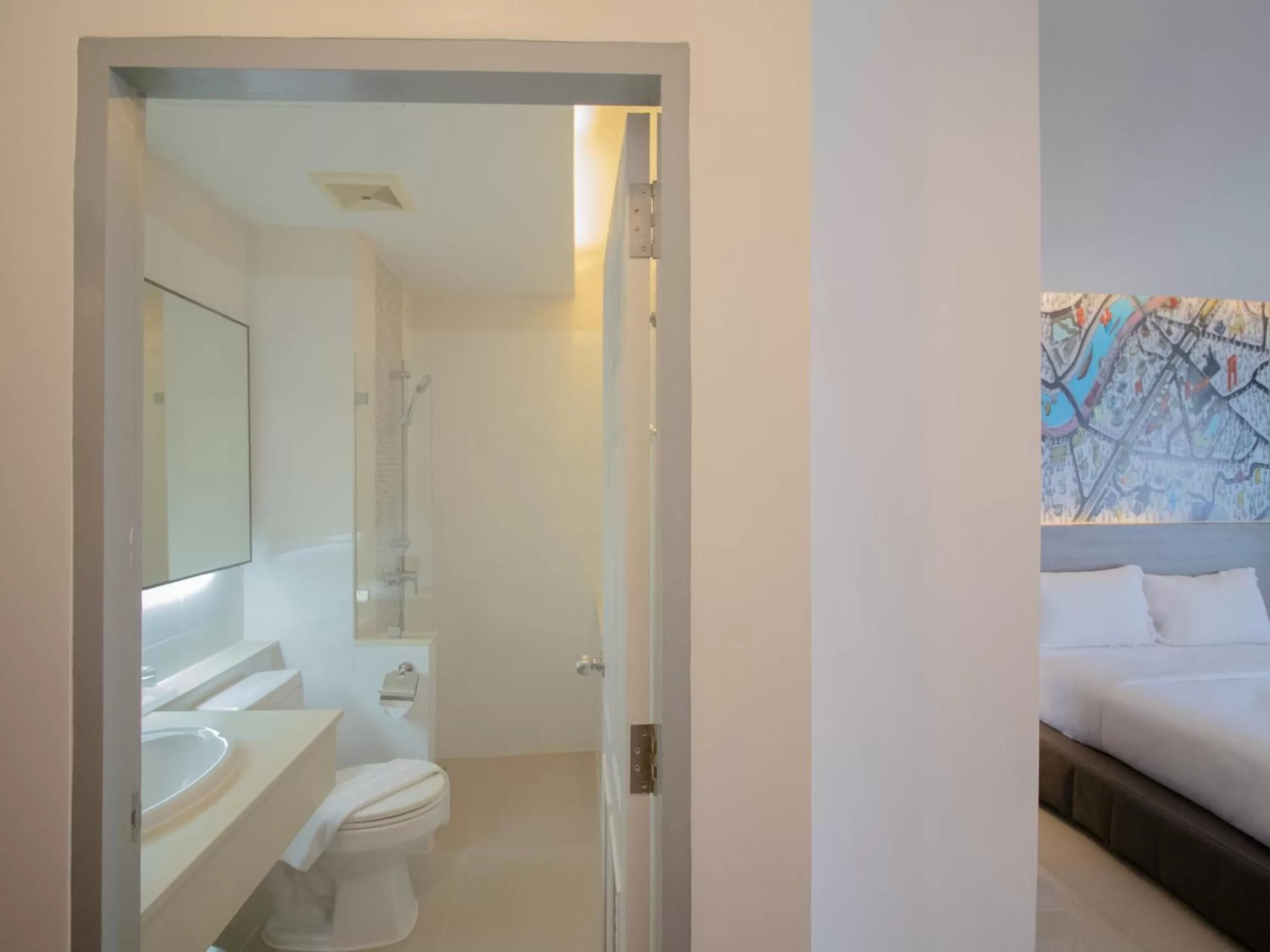 Bathroom, Bed in Fortune D Hotel Phitsanulok