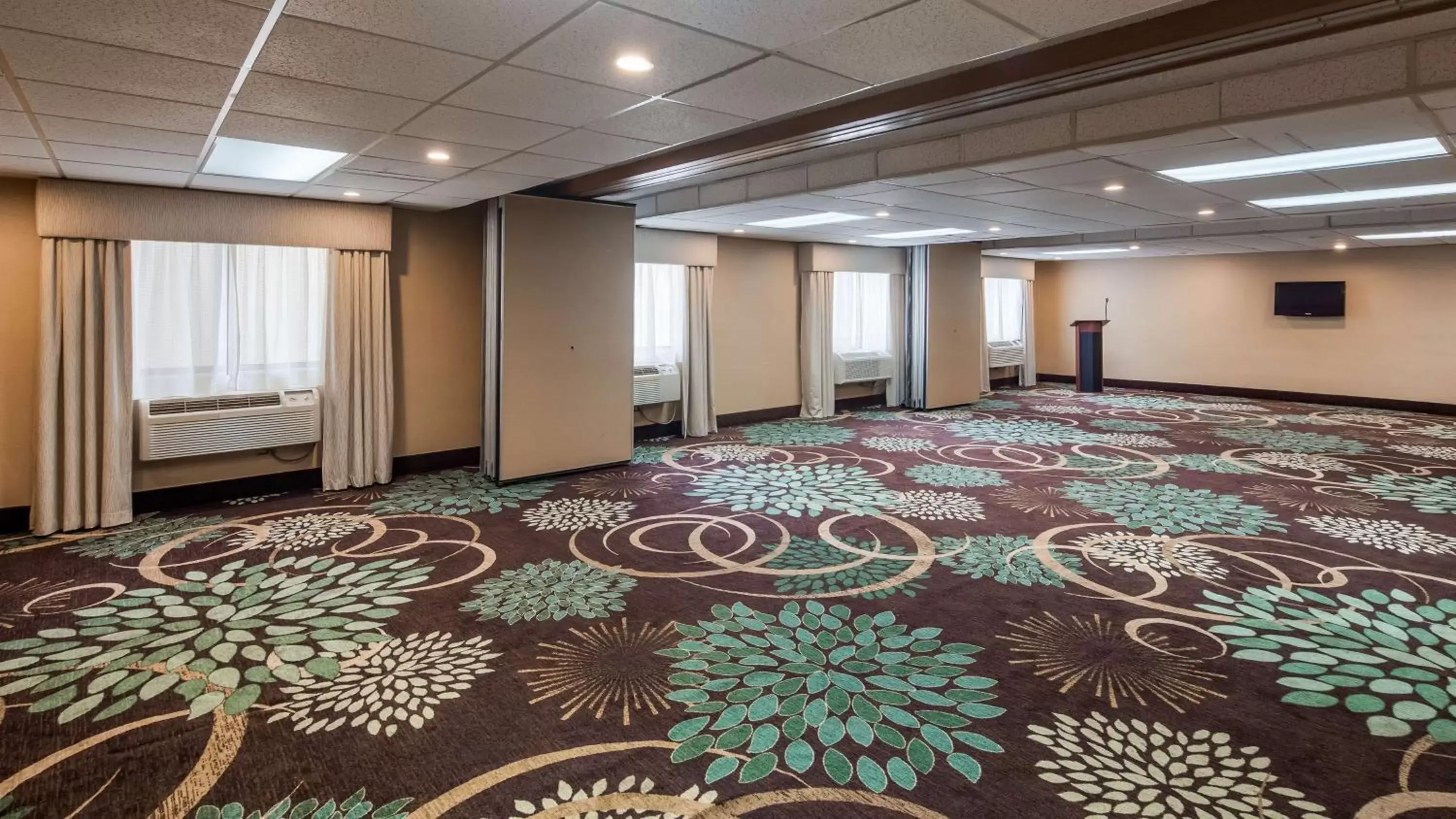 On site, Banquet Facilities in Best Western Detroit Livonia