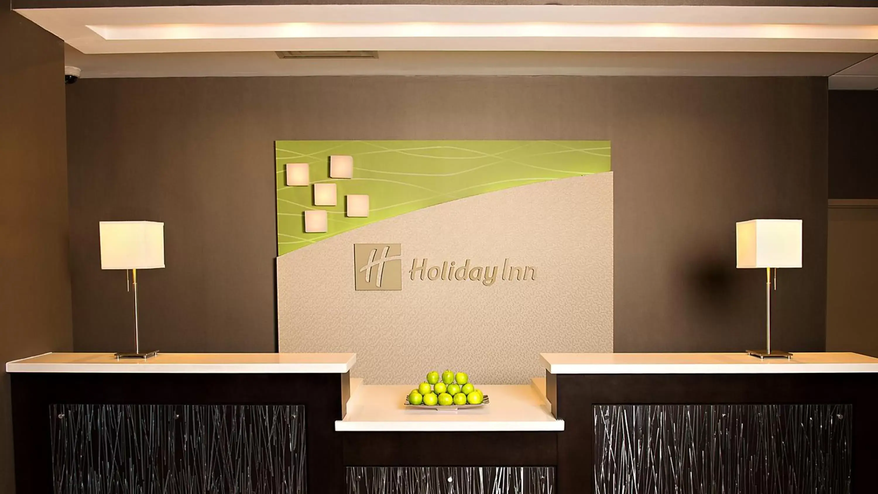 Property building, Lobby/Reception in Holiday Inn & Suites Mississauga West - Meadowvale, an IHG Hotel