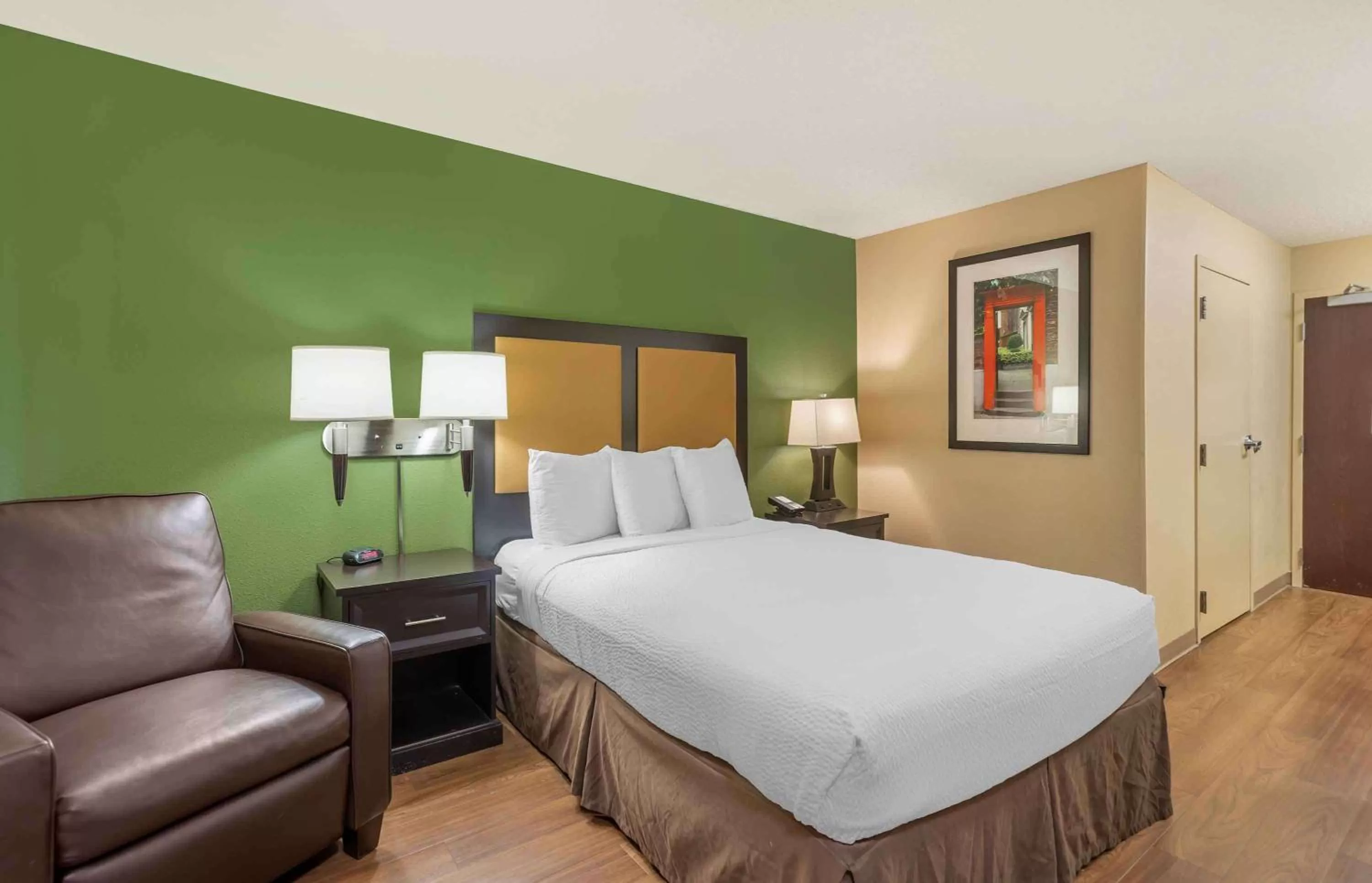 Bedroom, Bed in Extended Stay America Select Suites - Columbia - Stadium Blvd
