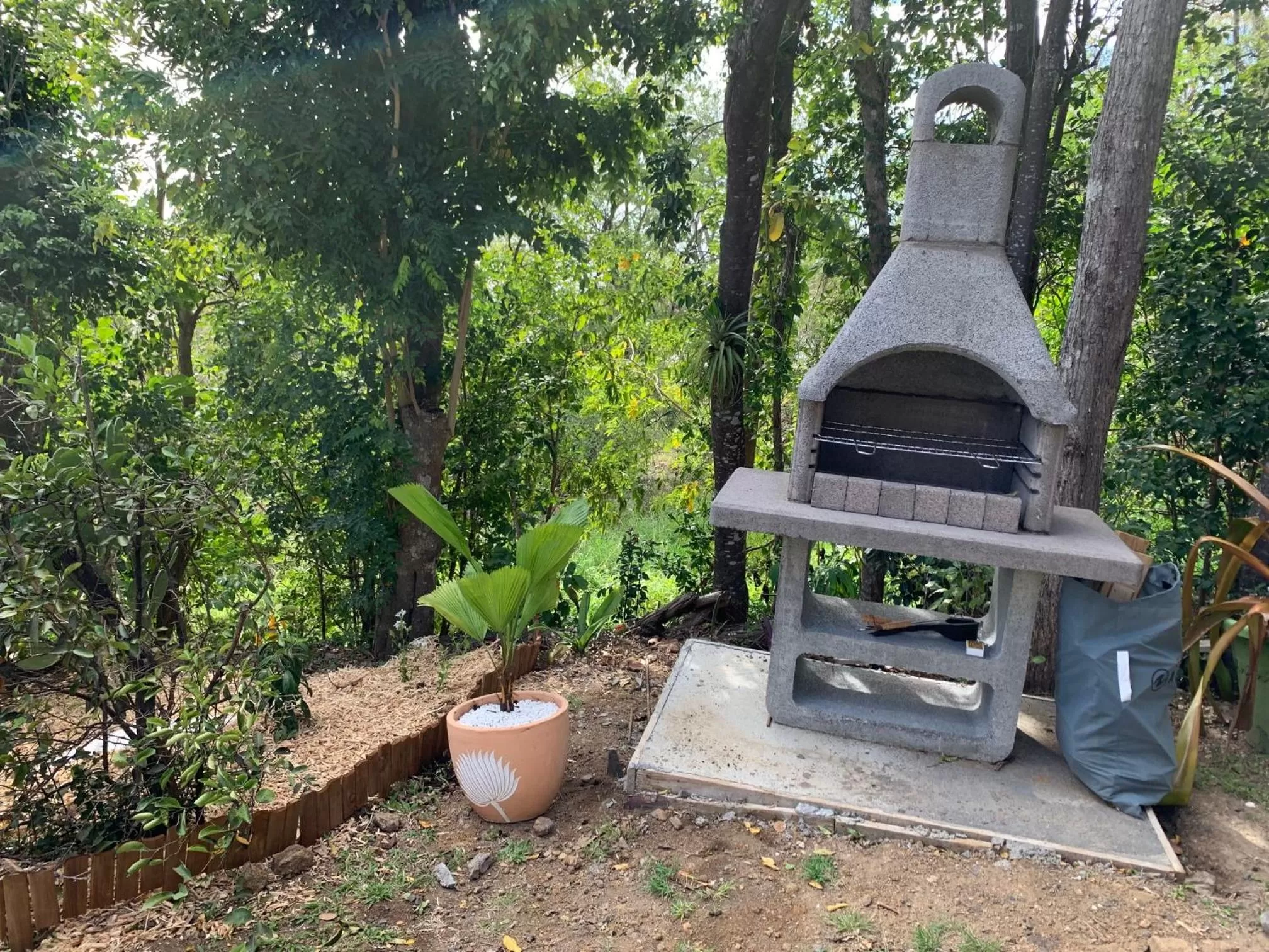 BBQ facilities in BUNGALOW La Tortue Bleue