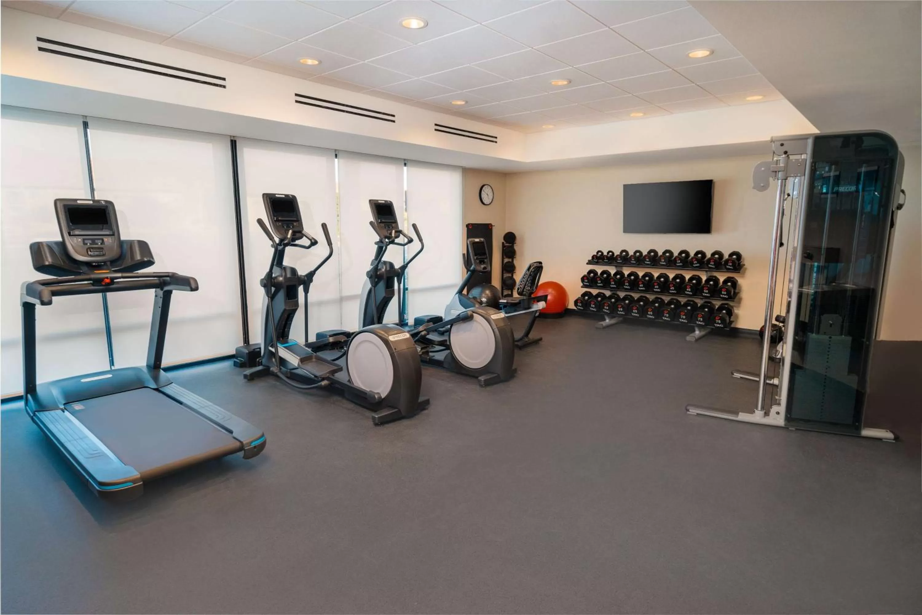 Fitness centre/facilities in Home2 Suites Corona, Ca