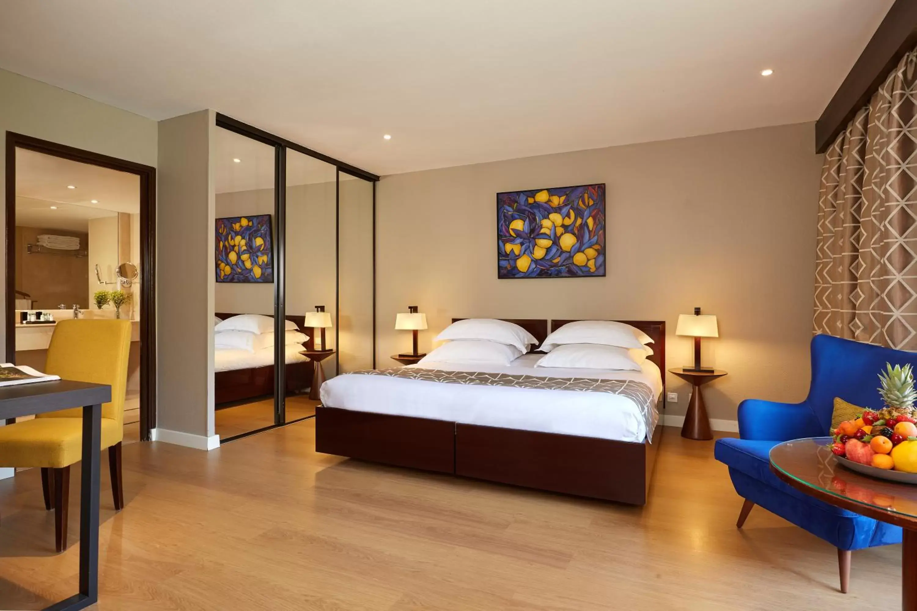 Photo of the whole room, Bed in Villa Duflot Hôtel & Spa Perpignan