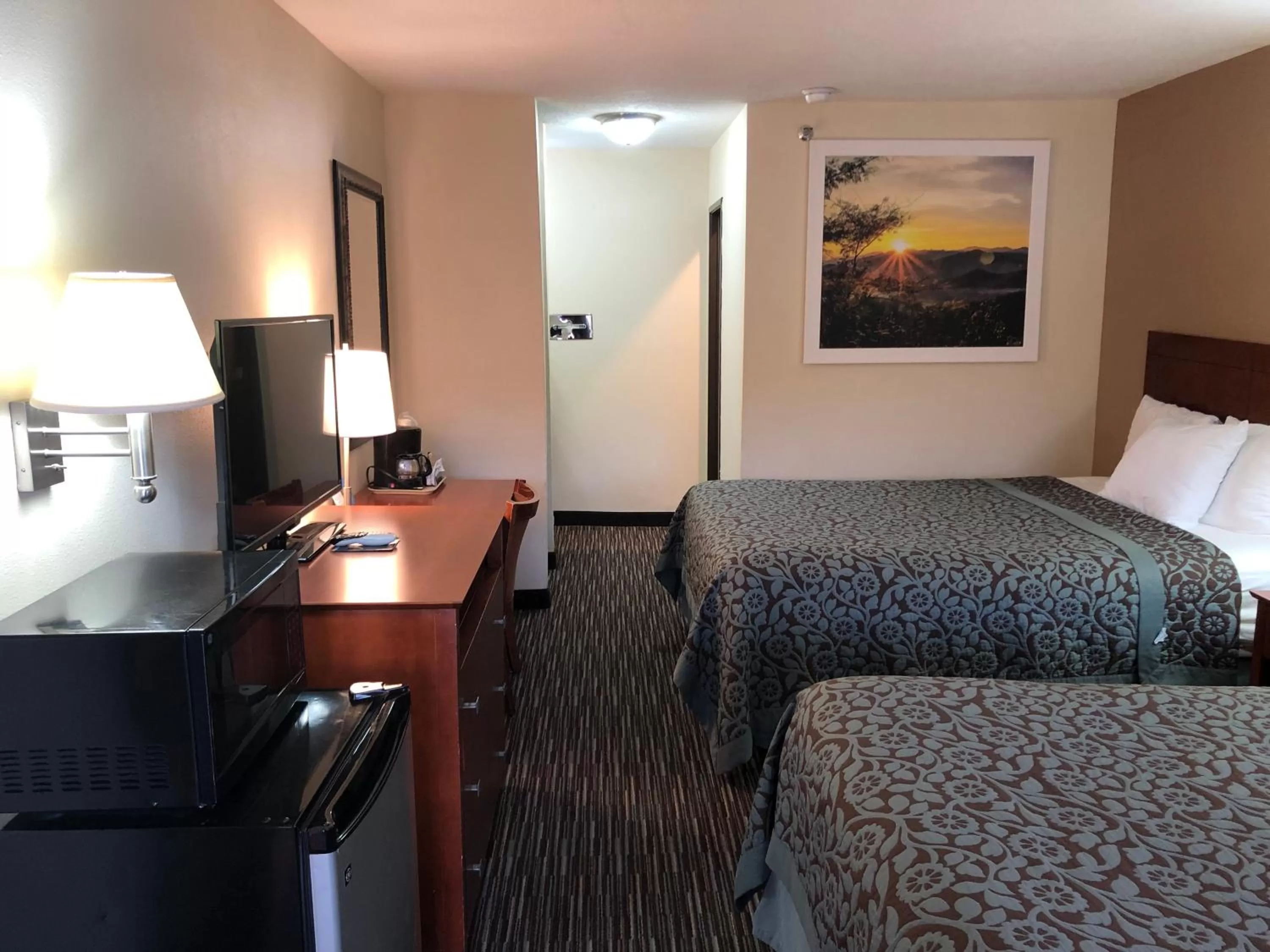 Photo of the whole room, Bed in Days Inn by Wyndham Rio Rancho