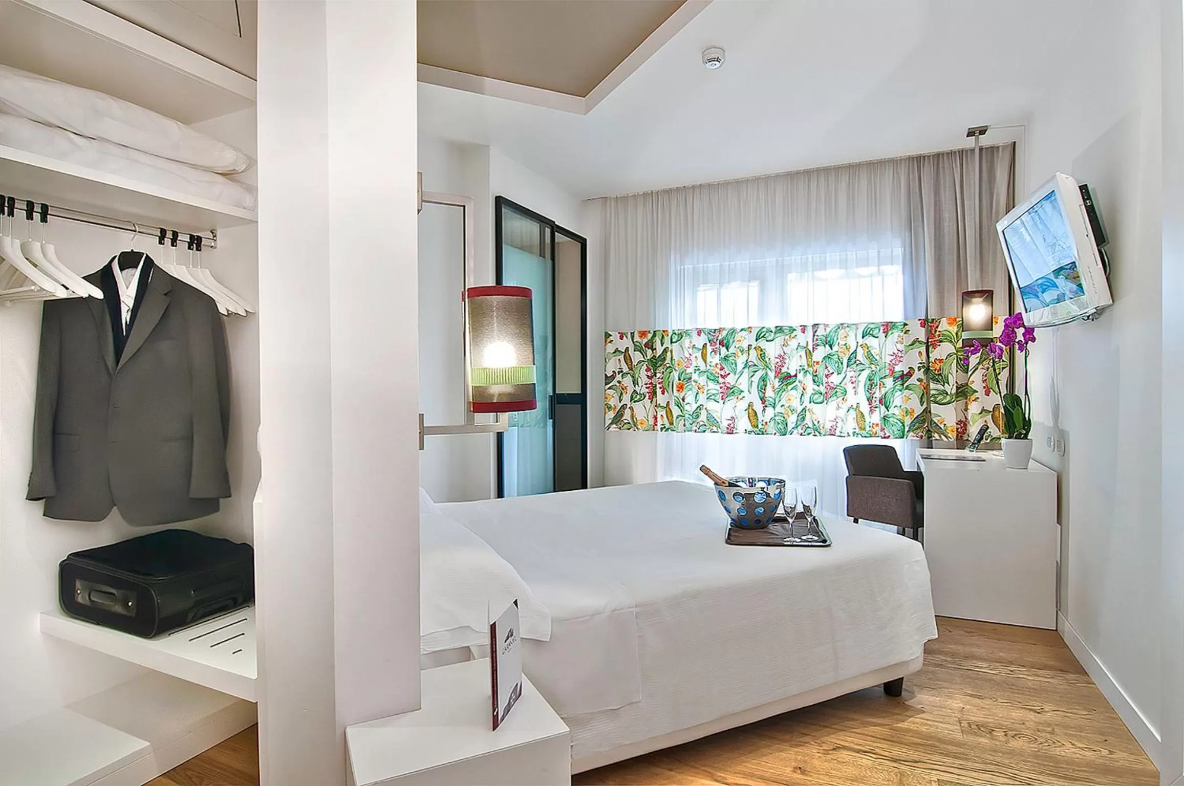 Bed in Hotel Caravel