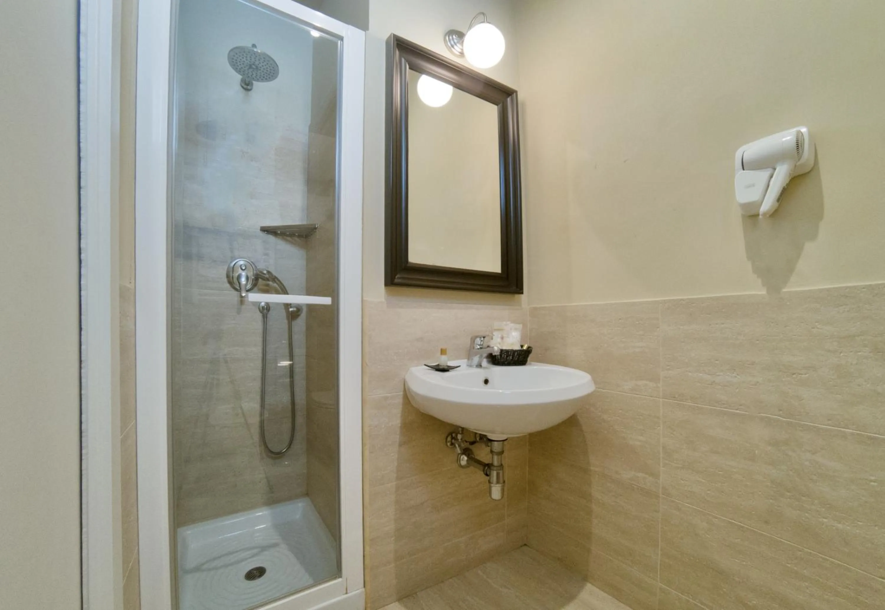 Bathroom in Hotel Touring Wellness & Beauty