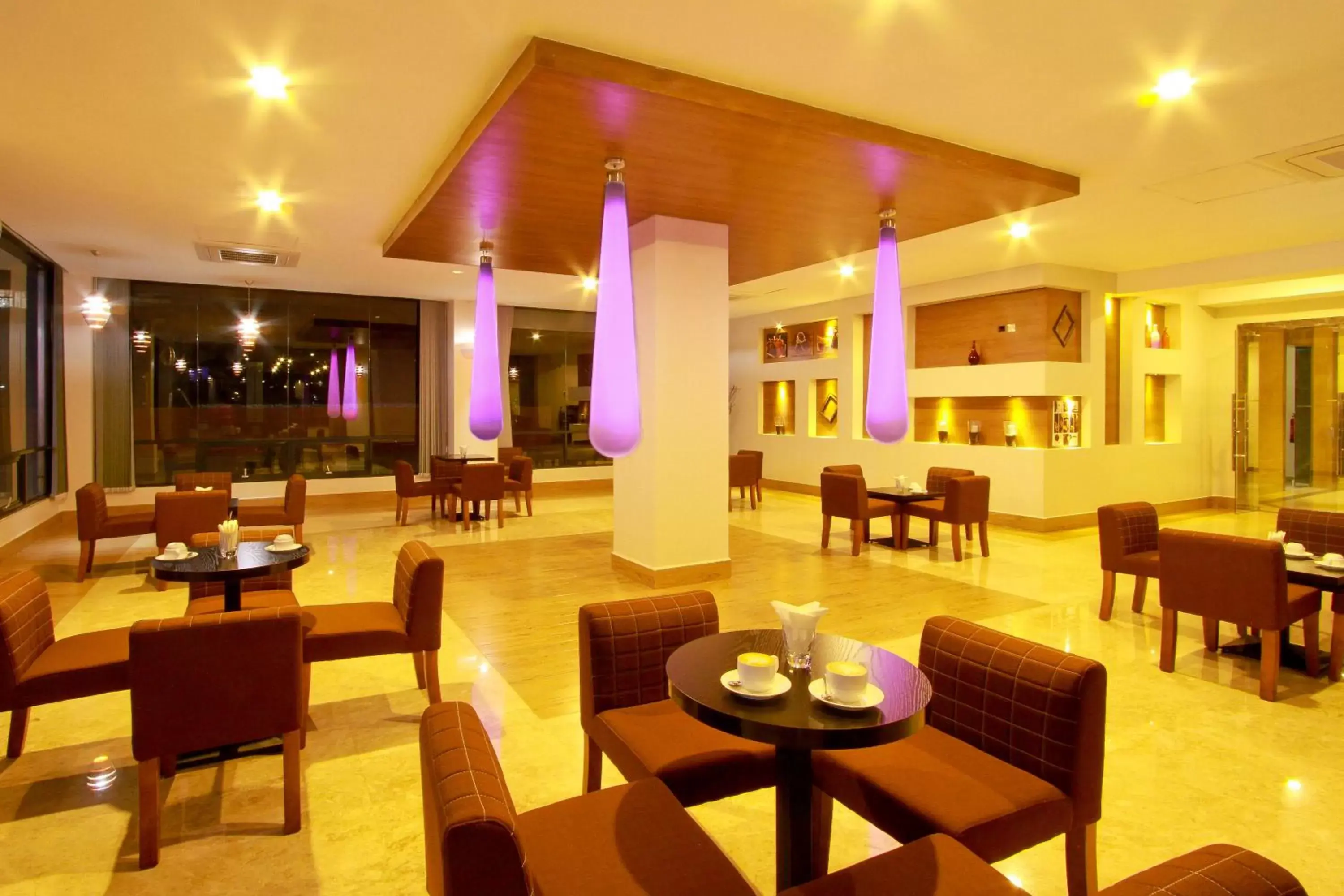 Lounge or bar, Restaurant/Places to Eat in PrideInn Azure Hotel Nairobi Westlands