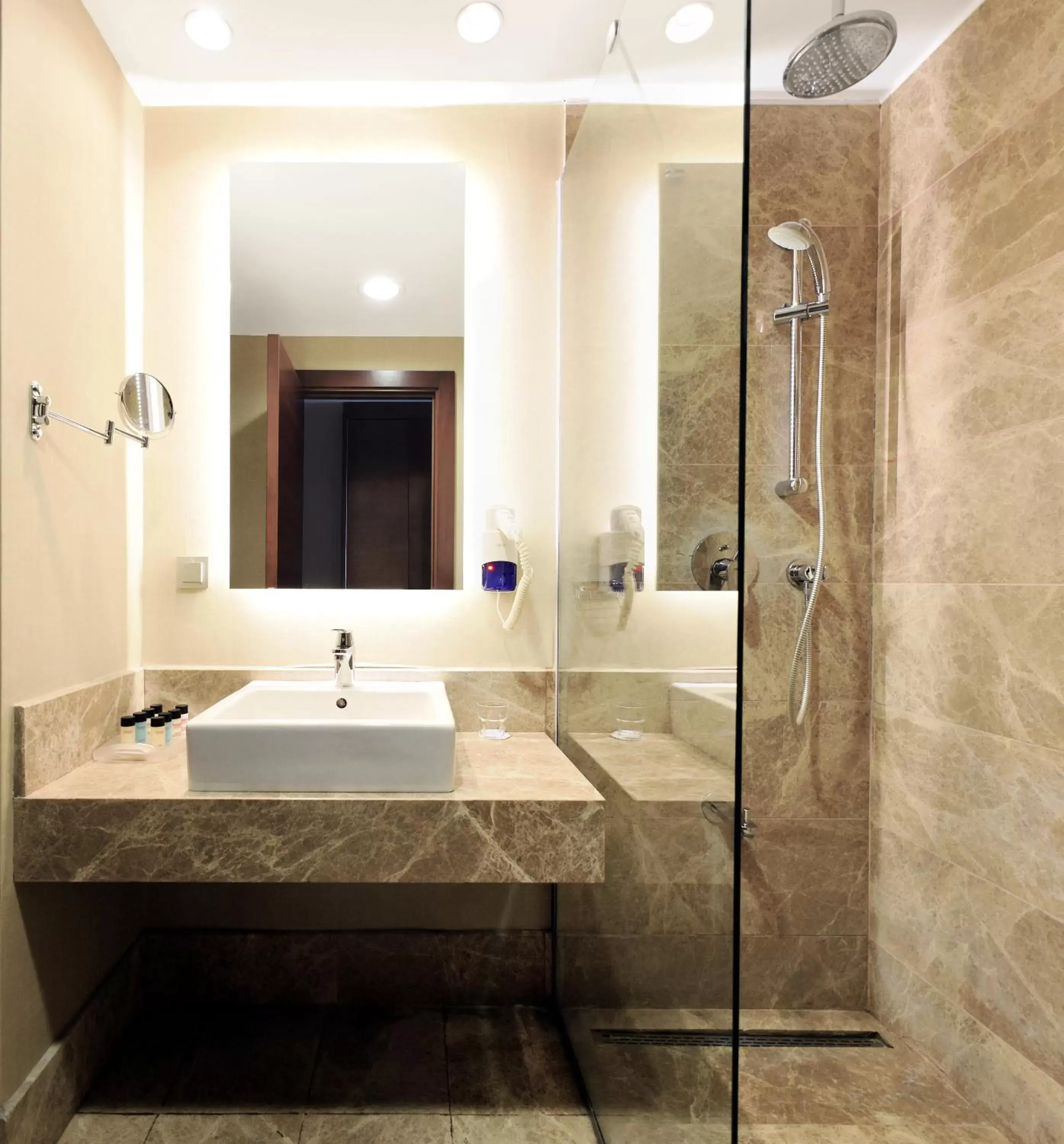 Bathroom in Ramada Plaza Altin Kayisi Hotel
