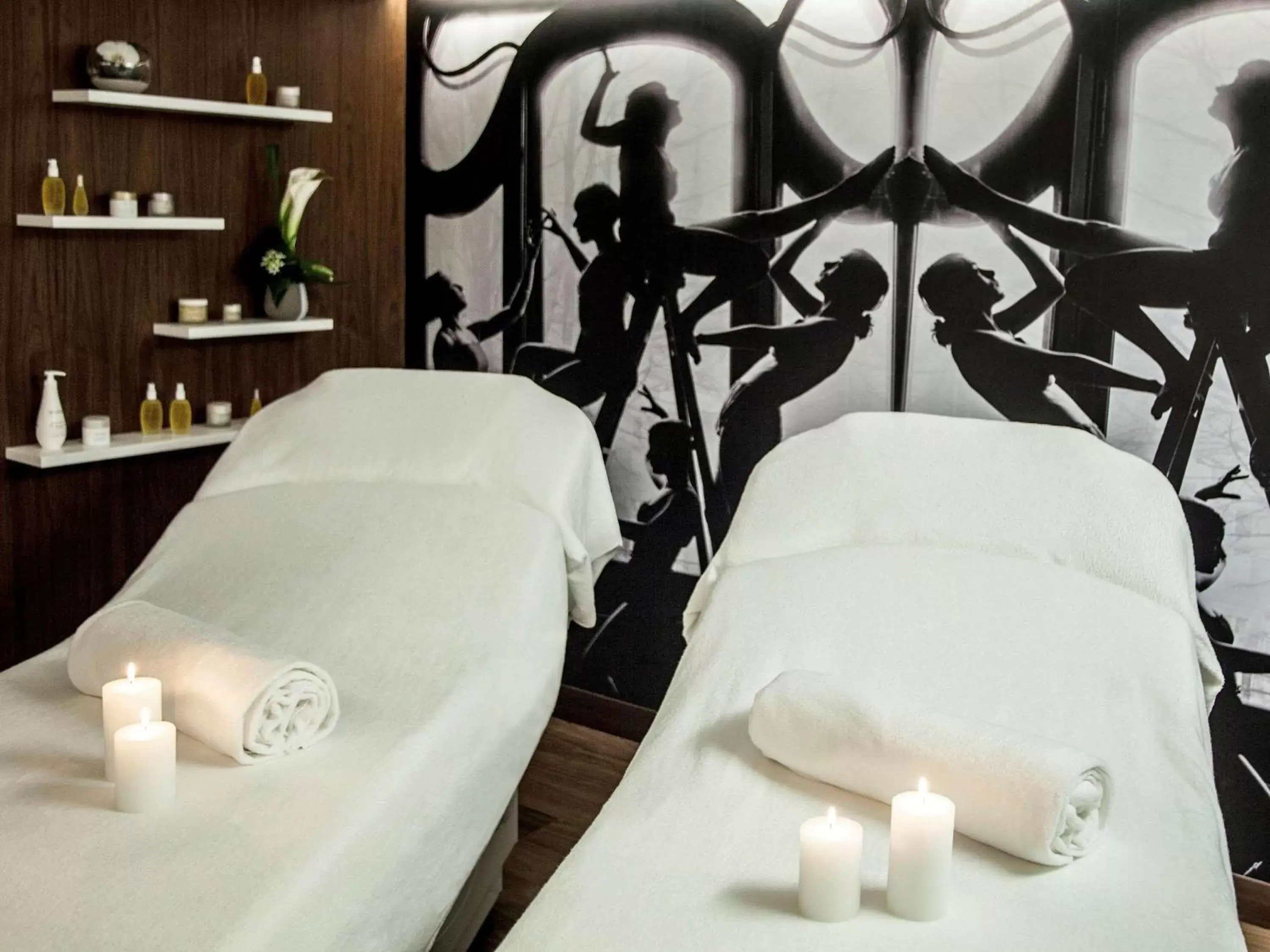 Massage, Bed in Hotel Paris Bastille Boutet - MGallery by Sofitel