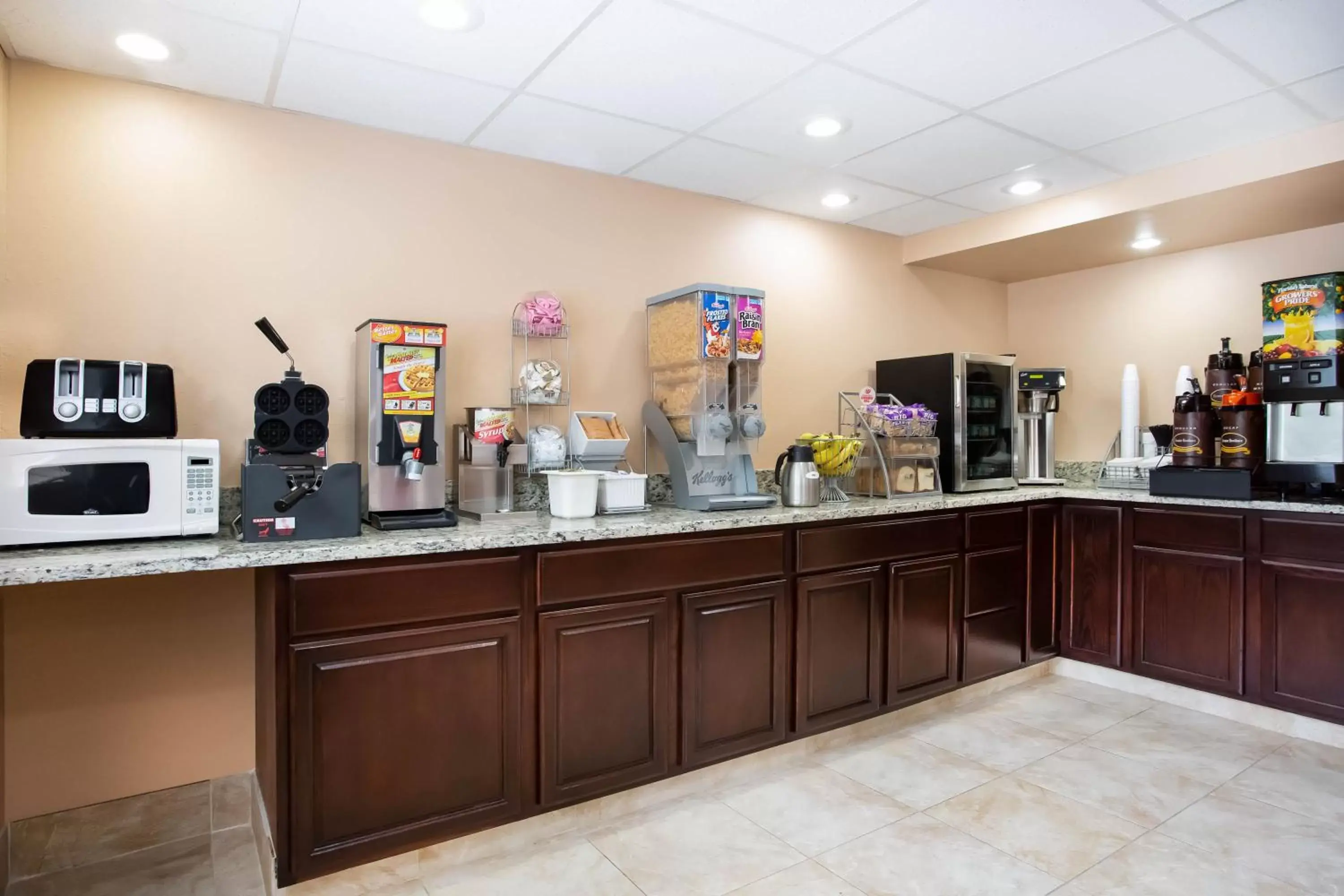 Continental breakfast, Restaurant/Places to Eat in Super 8 by Wyndham Chester/Richmond Area