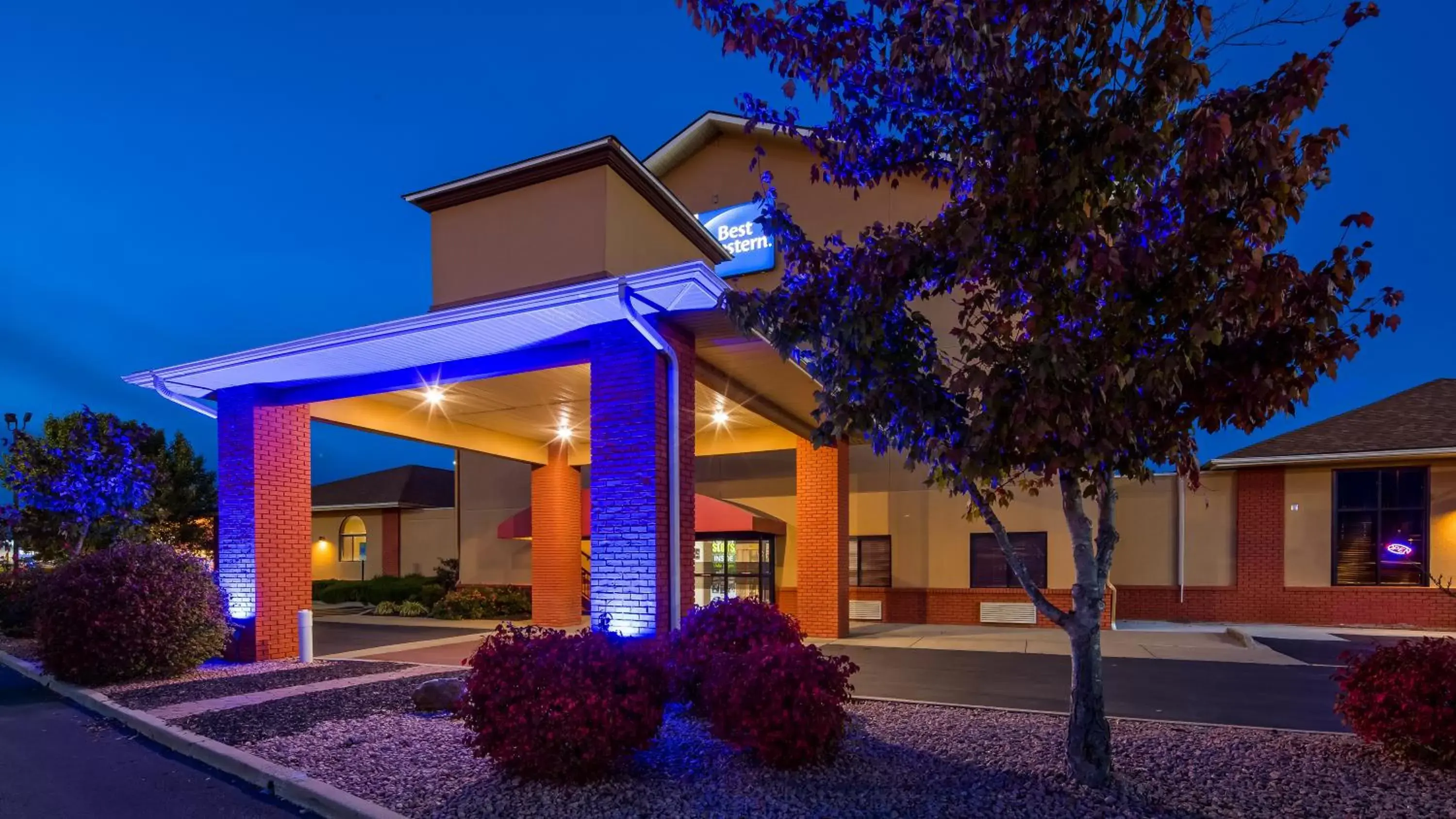 Facade/entrance, Property Building in Best Western - Saluki Inn