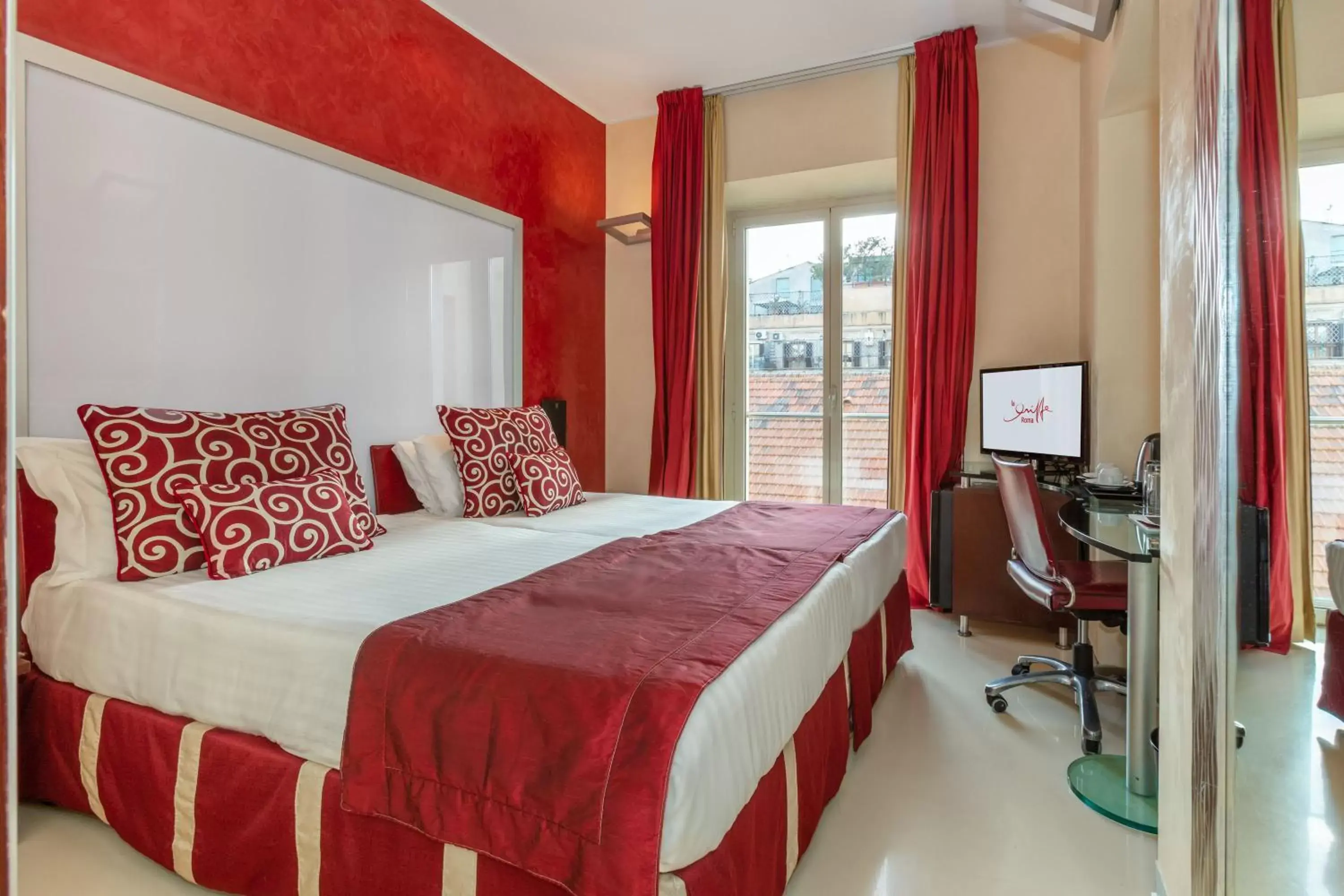 Bed in La Griffe Hotel Roma