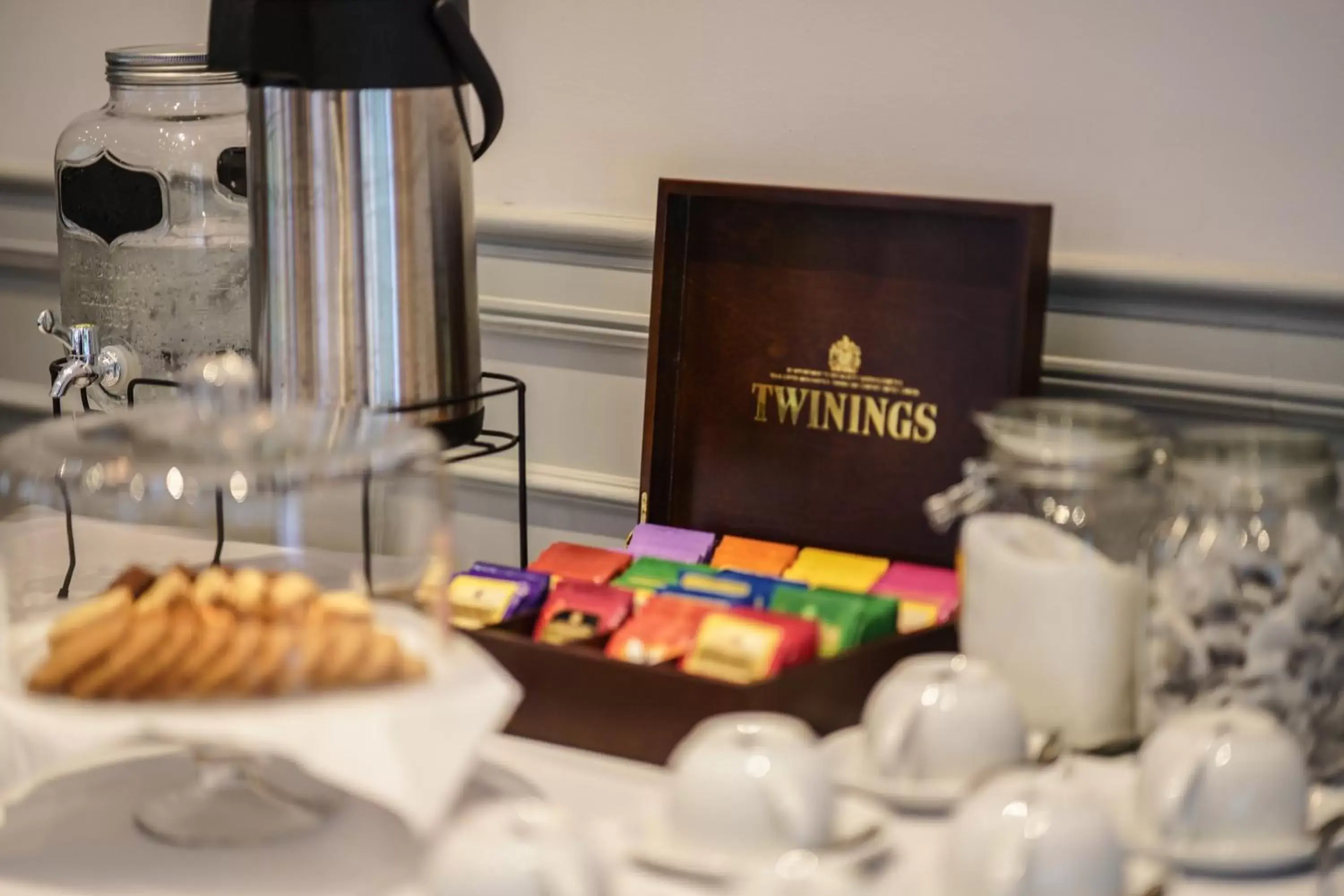 Coffee/tea facilities in Gwydyr Hotel