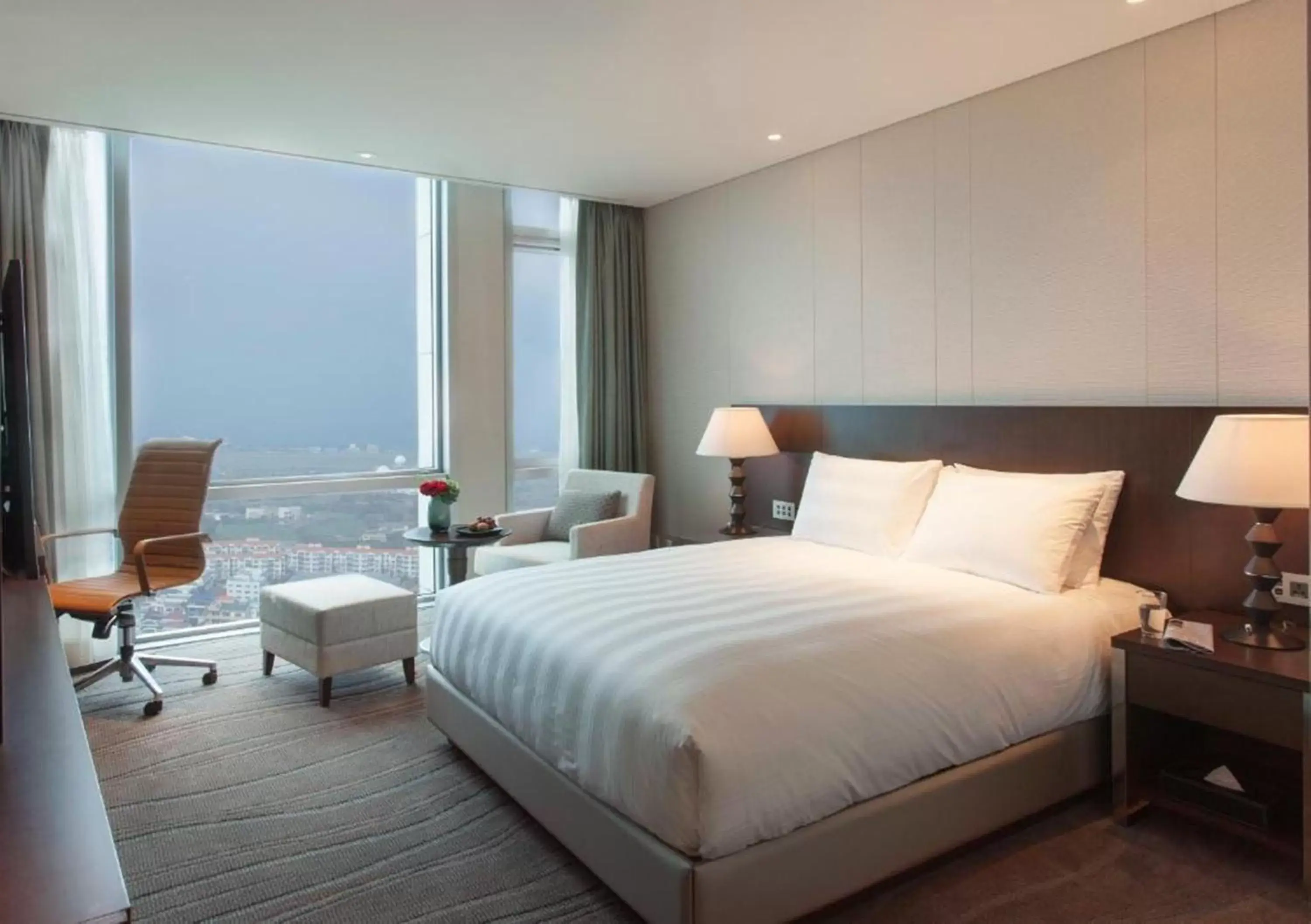 Bedroom in Lotte City Hotel Jeju