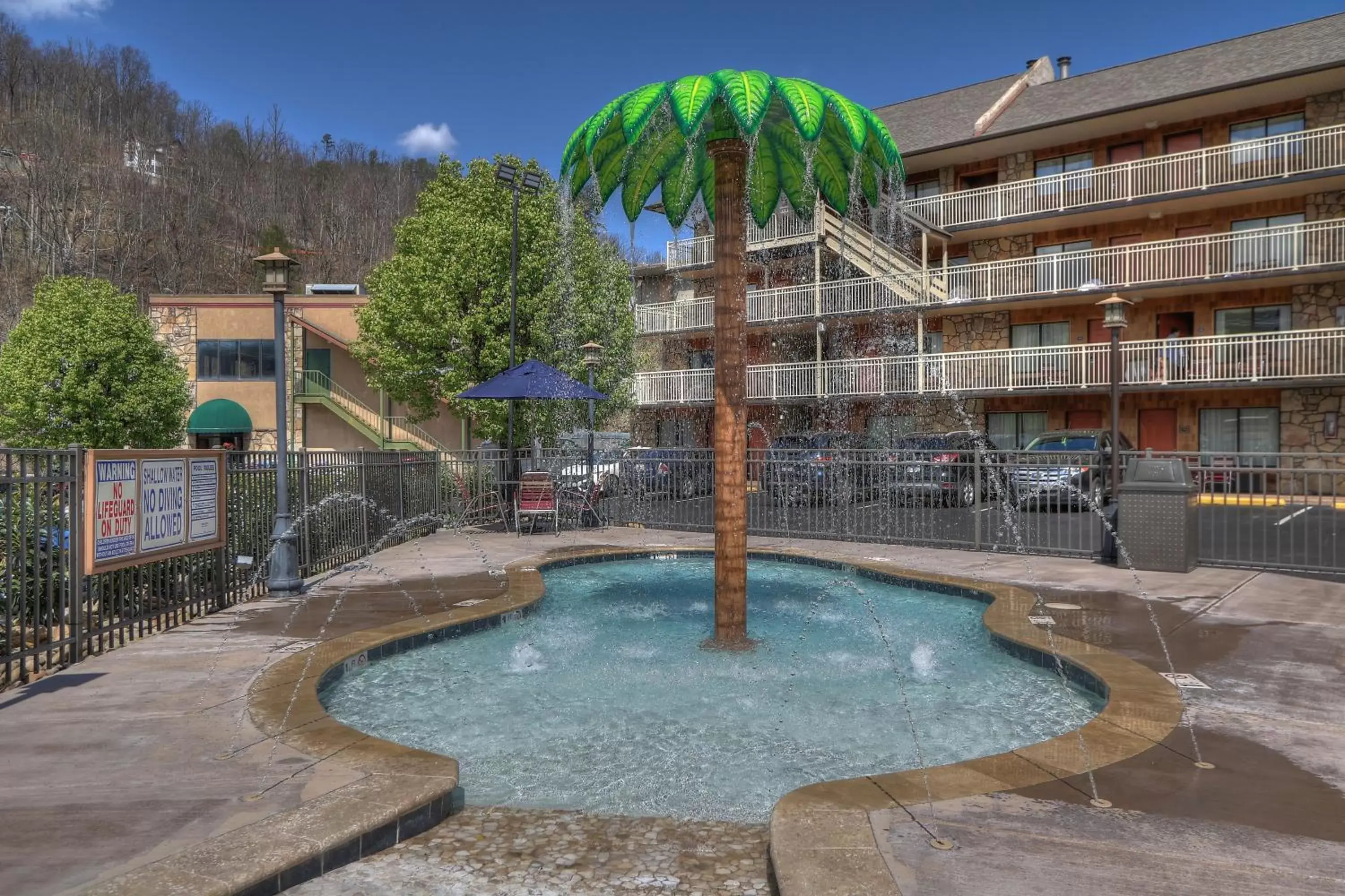 Swimming Pool in Crossroads Inn & Suites